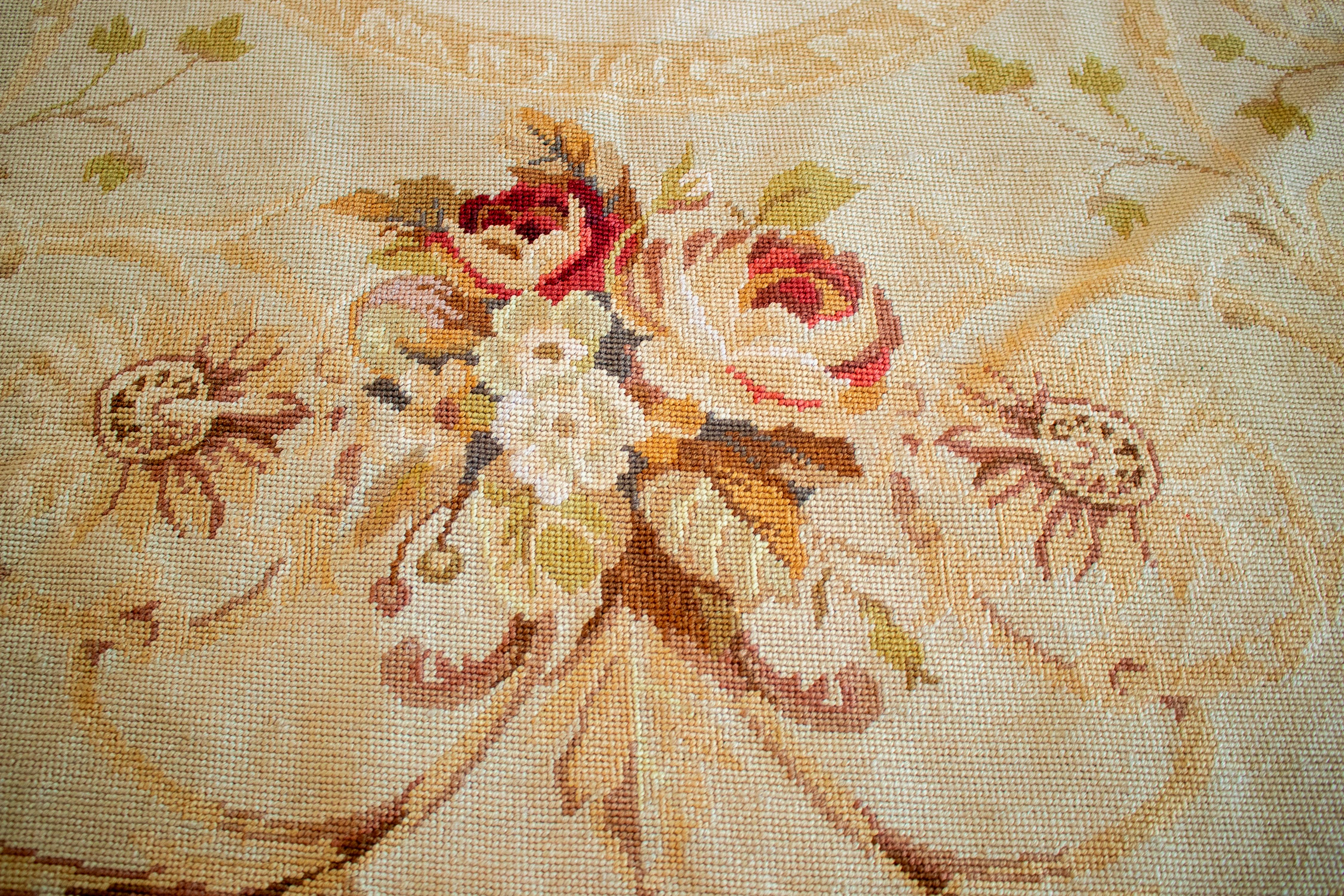 1950s French Carpet with Ochre Tones and Flower Decorations For Sale 7