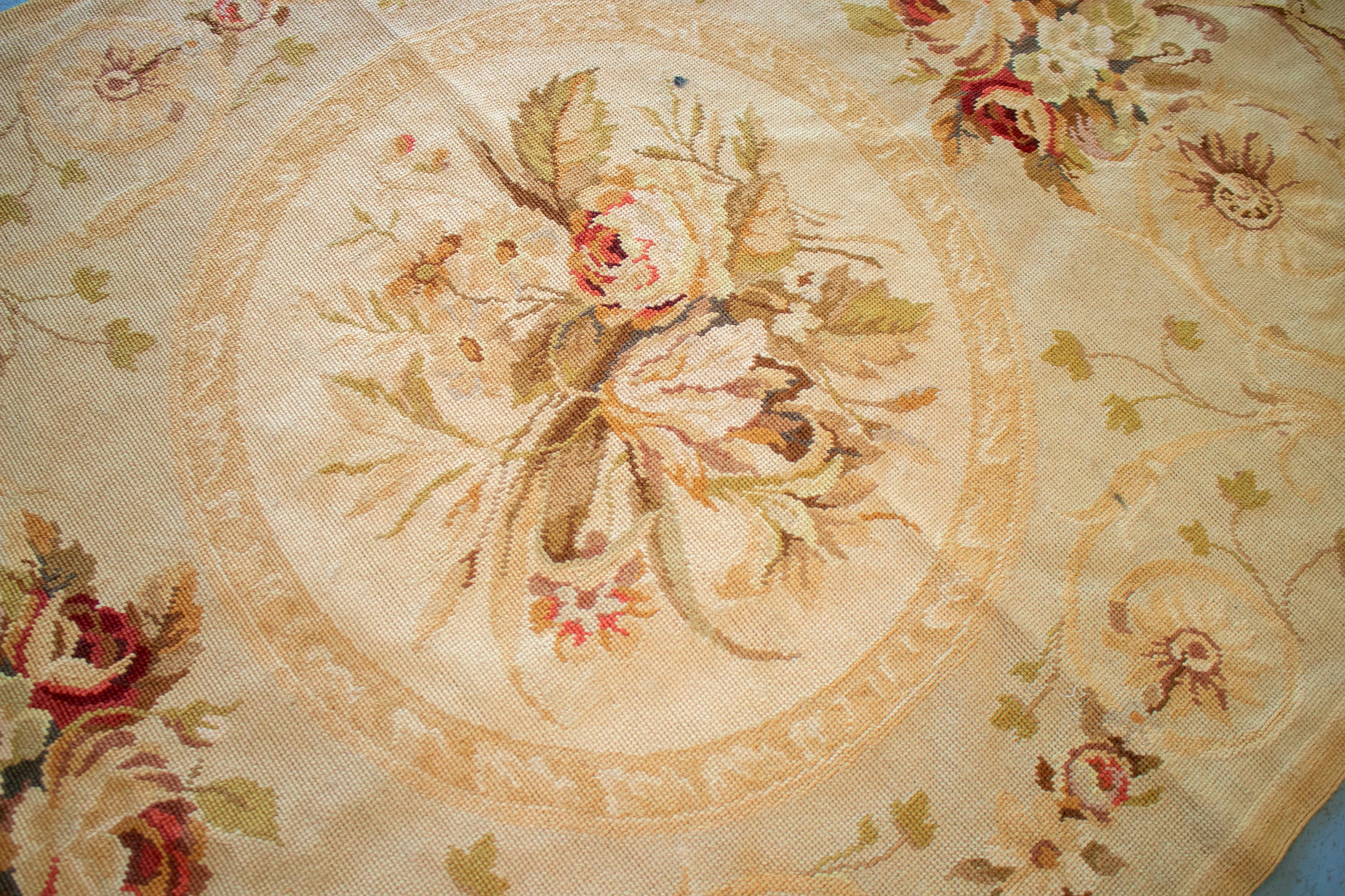 1950s French Carpet with Ochre Tones and Flower Decorations For Sale 2