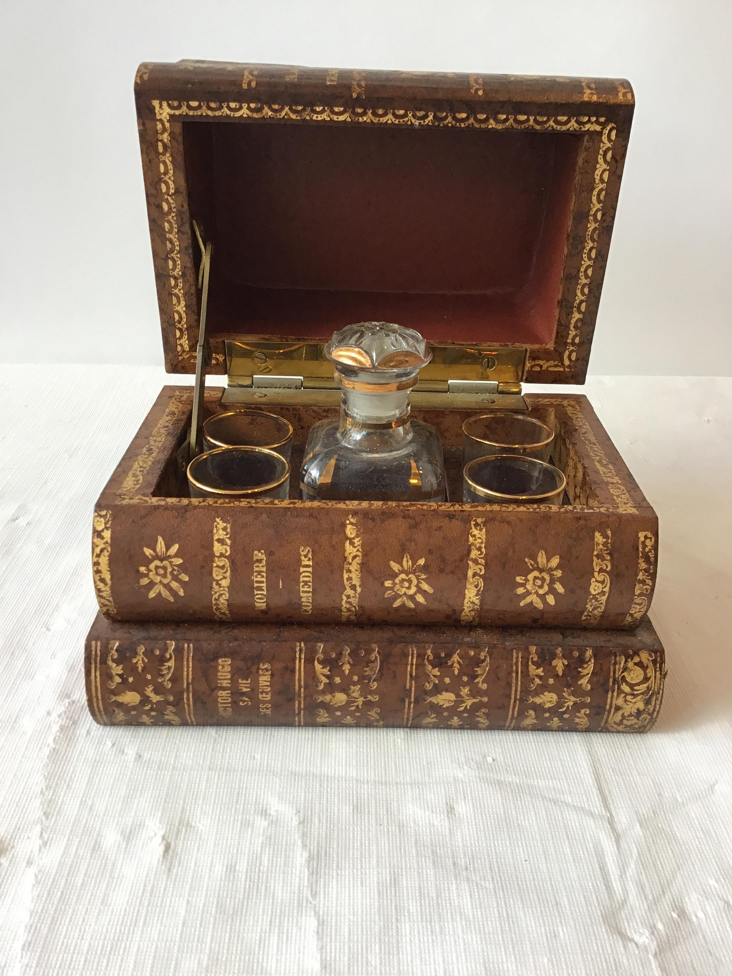 1950s French Cordial Set in a Book Box In Good Condition In Tarrytown, NY