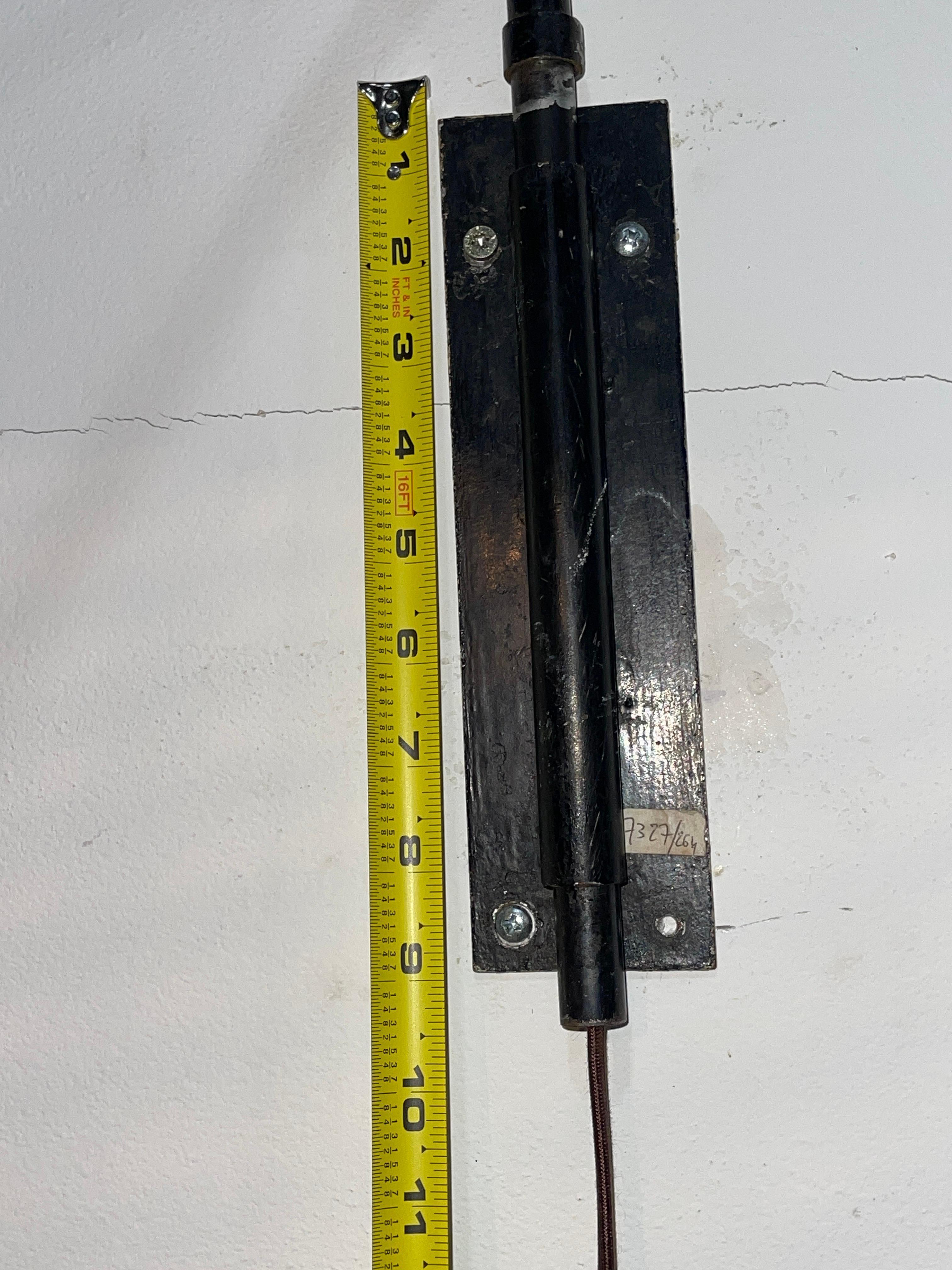 1950’s French Counterbalance Swing Arm Wall Lamp en venta 6