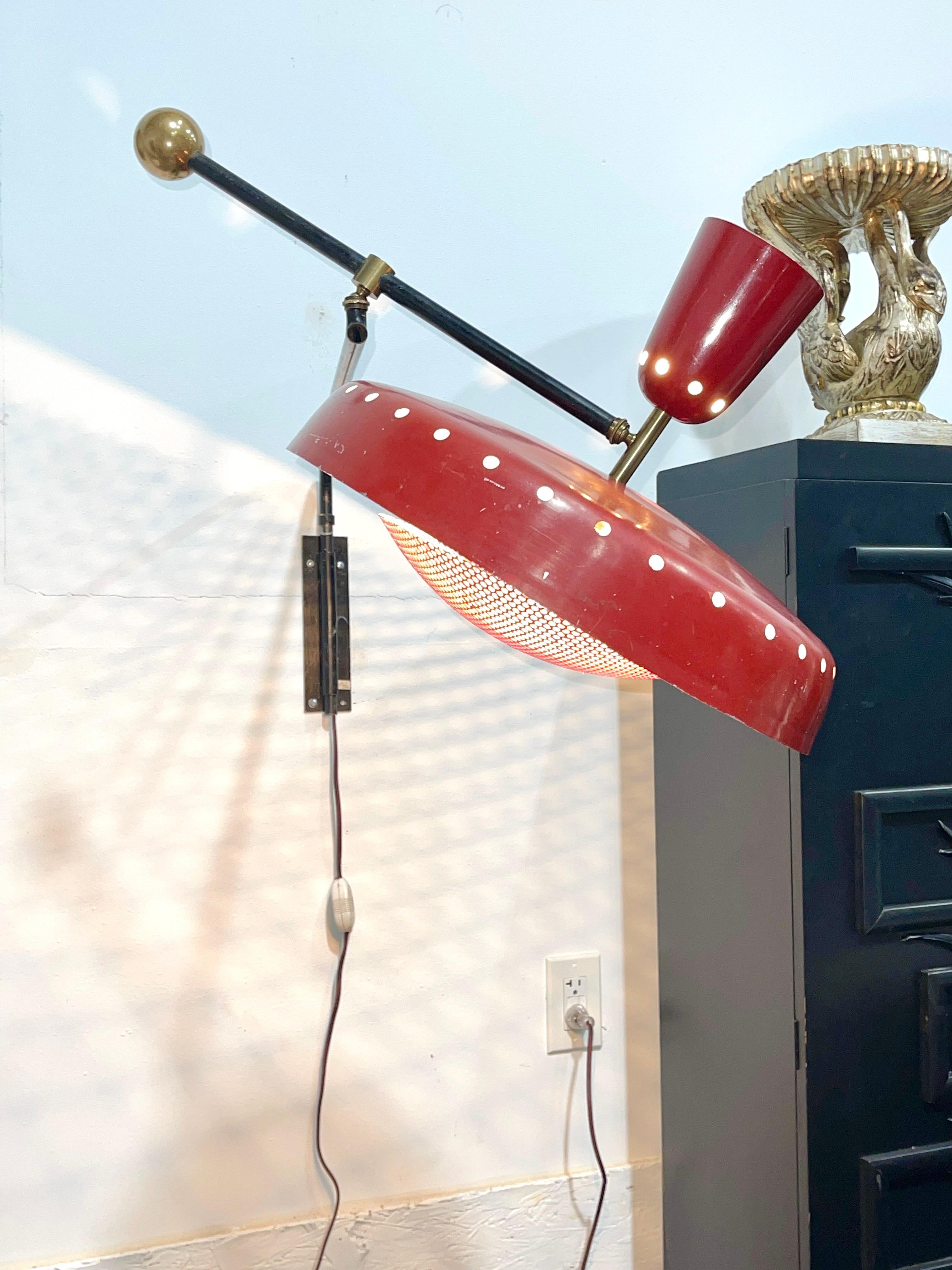1950’s French Counterbalance Swing Arm Wall Lamp en venta 1