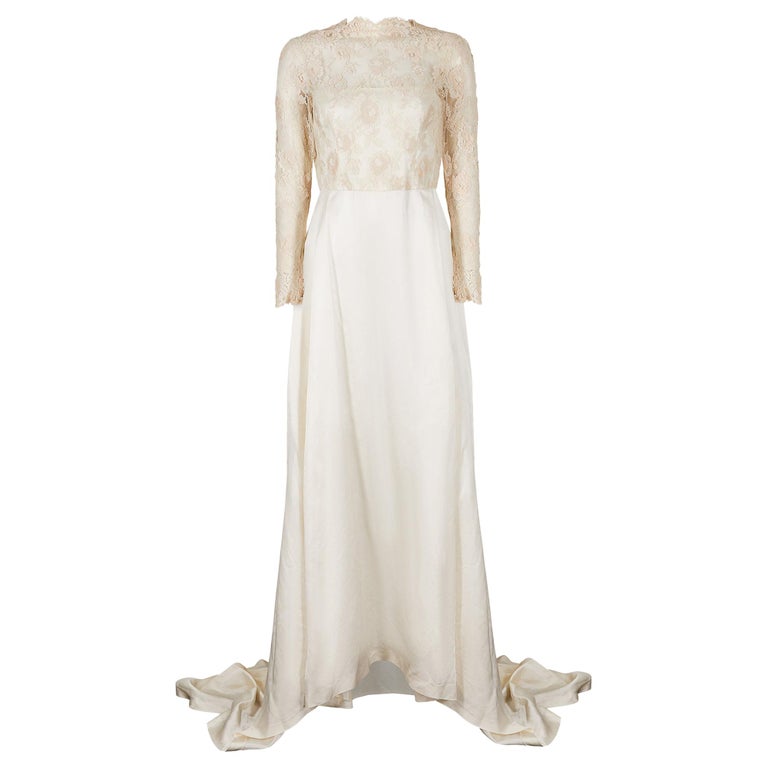 1950s French Couture Cream Silk and Lace Wedding Dress For Sale