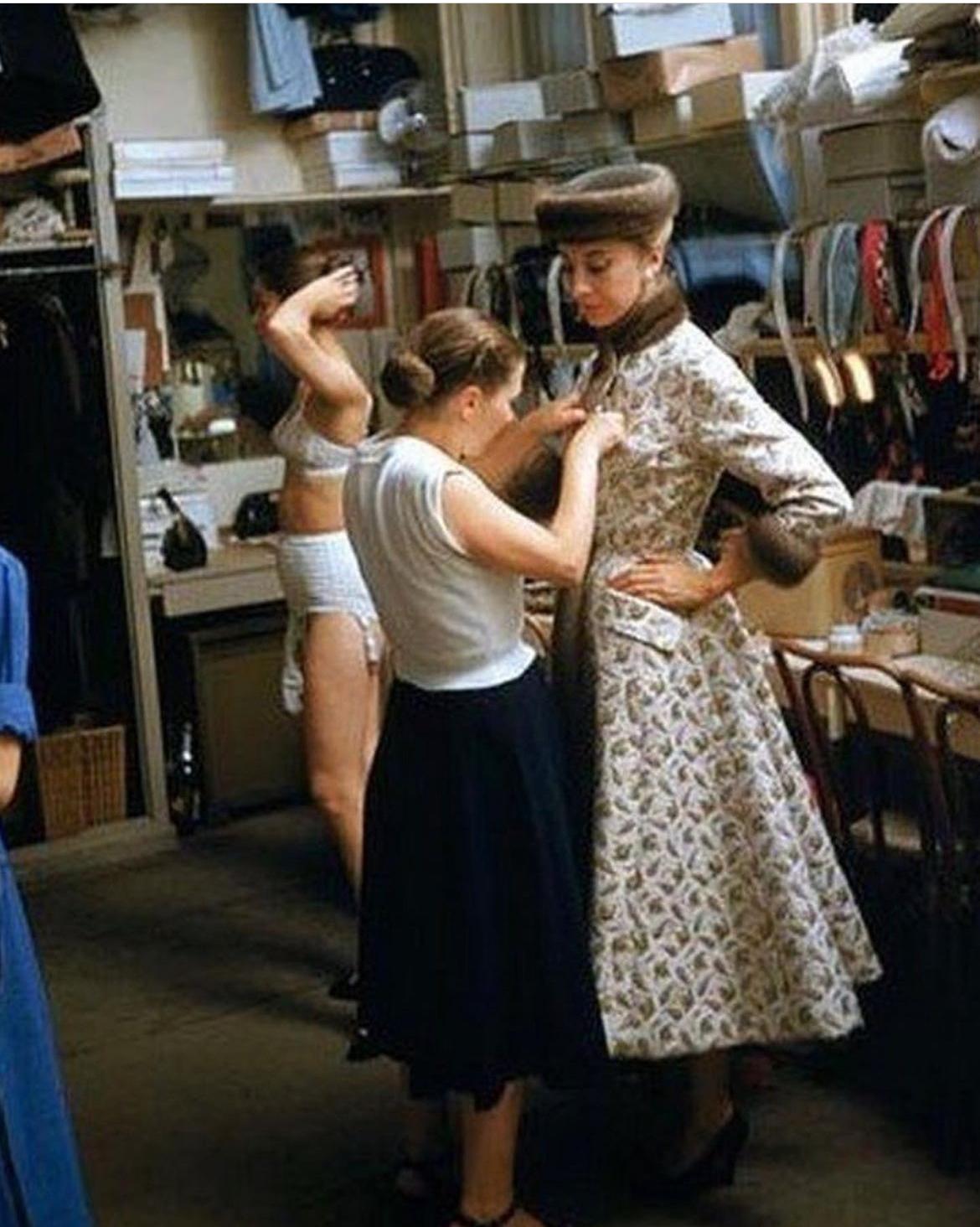 Ensemble robe et veste en brocart de soie Couture française des années 1950 en vente 5