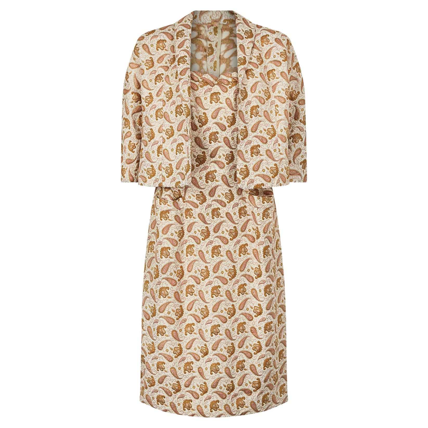 Ensemble robe et veste en brocart de soie Couture française des années 1950 en vente