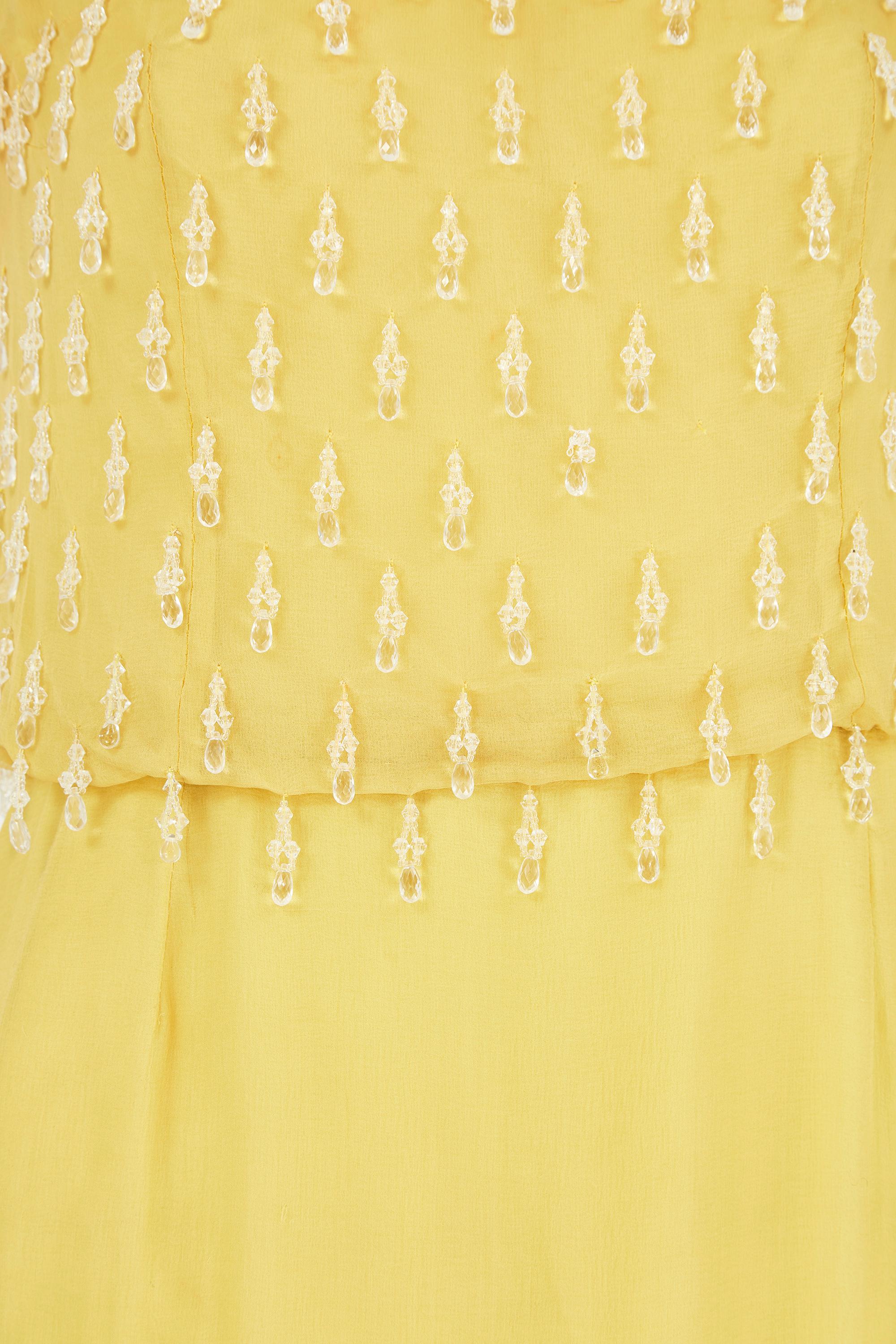 1950er Jahre Französische Couture Gelbes Seiden-Chiffon-Kleid mit Pailletten und Perlen im Angebot 1
