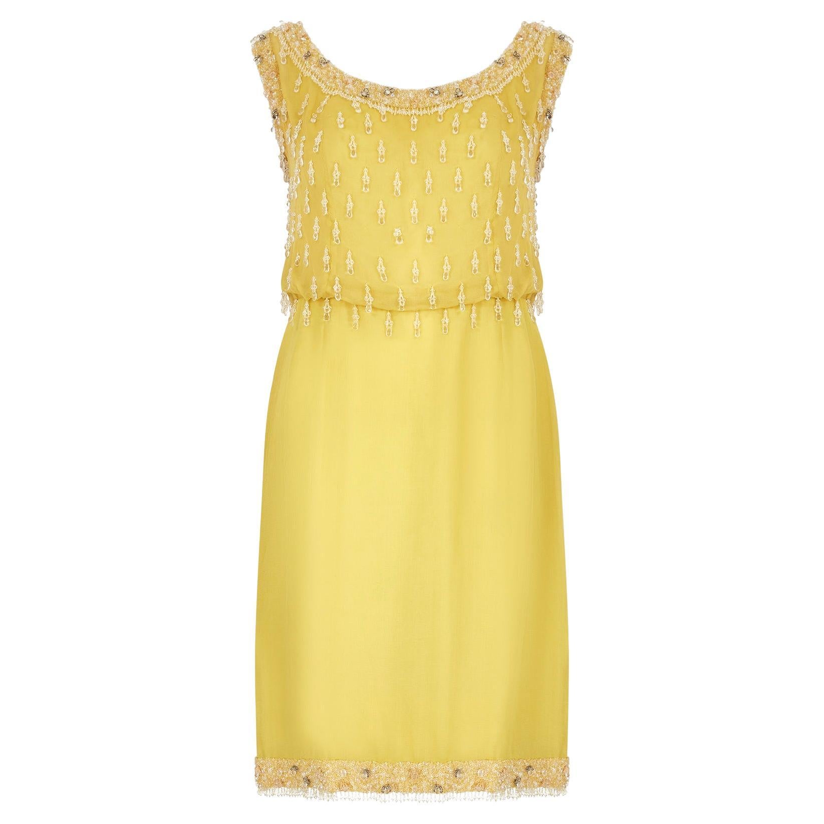 1950er Jahre Französische Couture Gelbes Seiden-Chiffon-Kleid mit Pailletten und Perlen im Angebot
