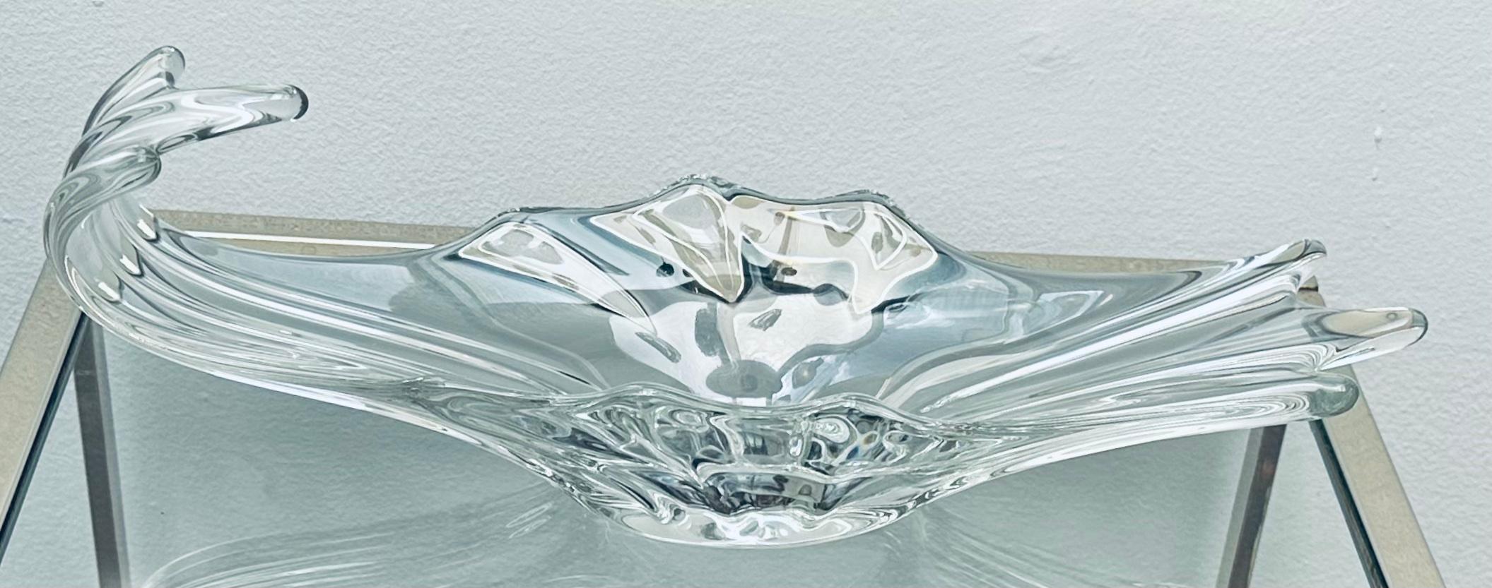 Verre d'art Bol de centre de table en verre d'art et cristal français des années 1950 dans le style de Art Vannes