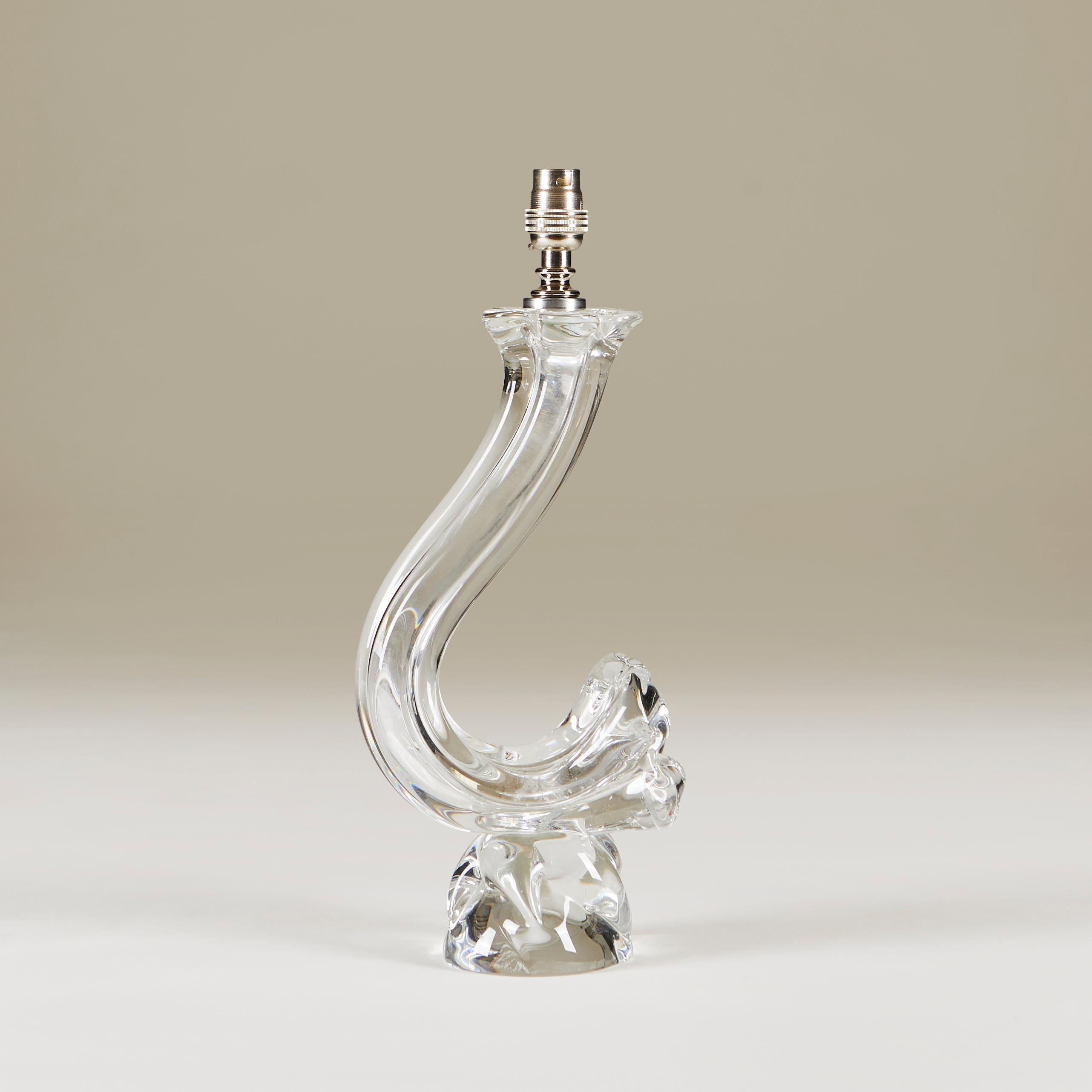 Français Lampe à fleurs en cristal des années 1950 par Daum en vente