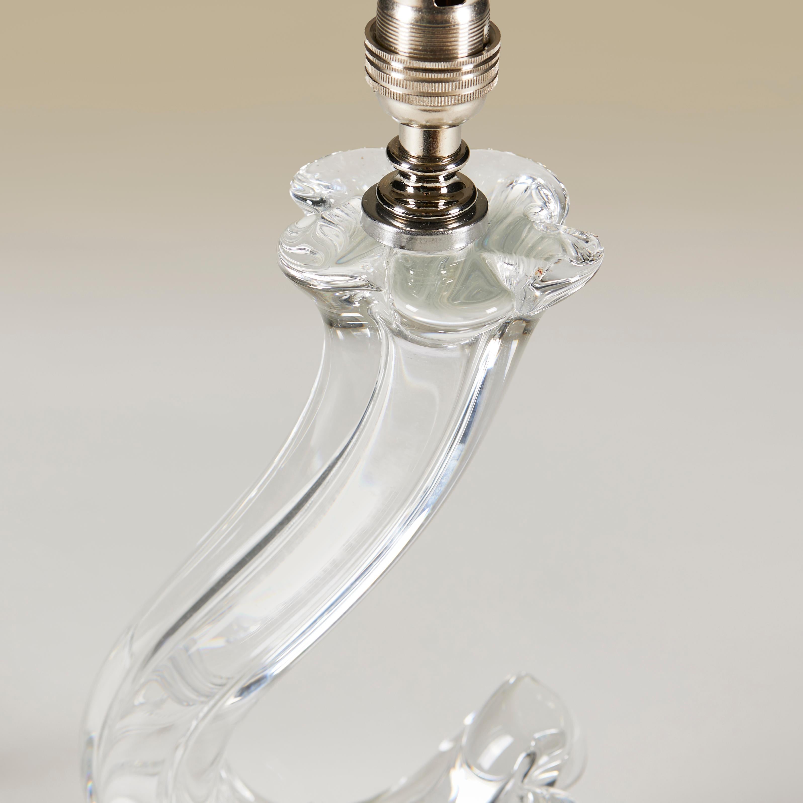 Fait main Lampe à fleurs en cristal des années 1950 par Daum en vente