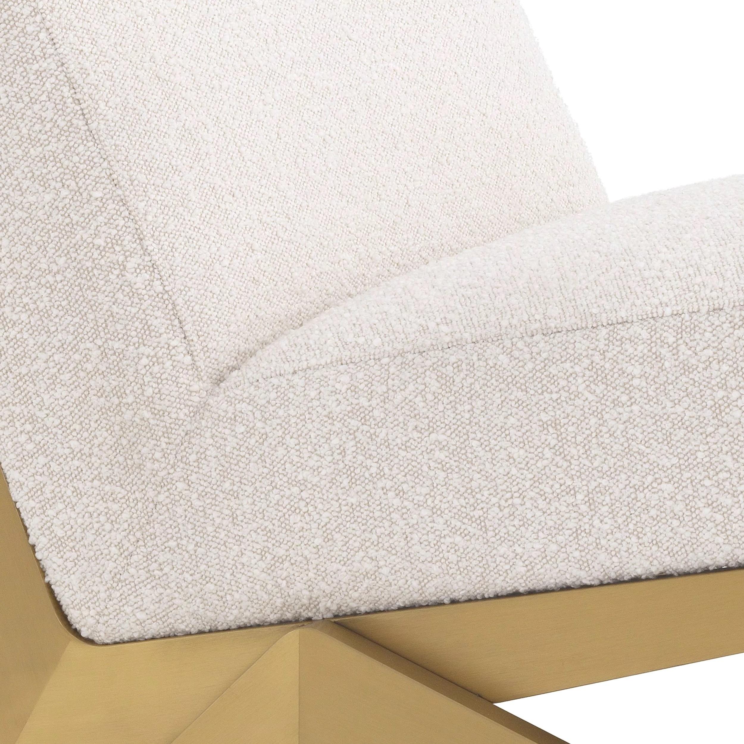 fauteuil lounge en tissu bouclé, pieds compas en laiton, style design français des années 1950.