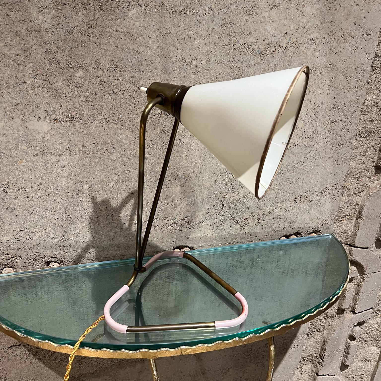 AMBIANIC presents
1950s French desk table lamp patinated brass style of Pierre Guariche
Vintage writing lamp
In the style of Pierre Guariche
15 tall x 9.5 w x 8 d
Preowned original vintage condition with minor repair noted.
Refer to images listed.
 