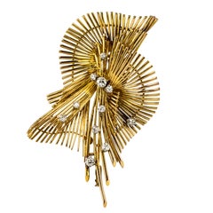 1950s French Diamond 18 Karat Yellow Gold Retro Brooch