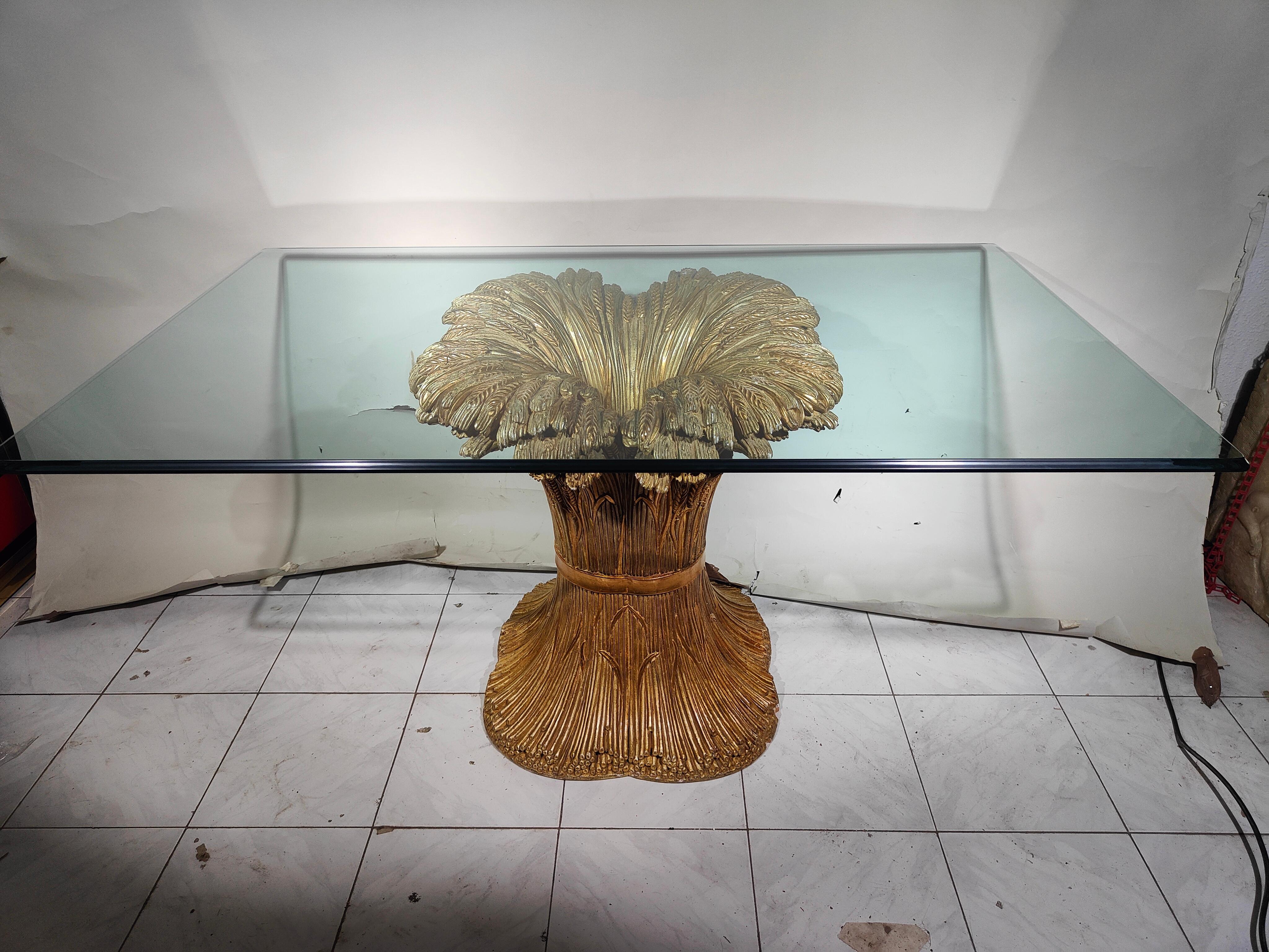 1950s French Dining Table: Timeless Elegance with Harvest Allegory
Immerse yourself in the timeless elegance of the 1950s with this exquisite dining table, where the glass top reveals its splendor. The central pedestal, a masterpiece of carved and