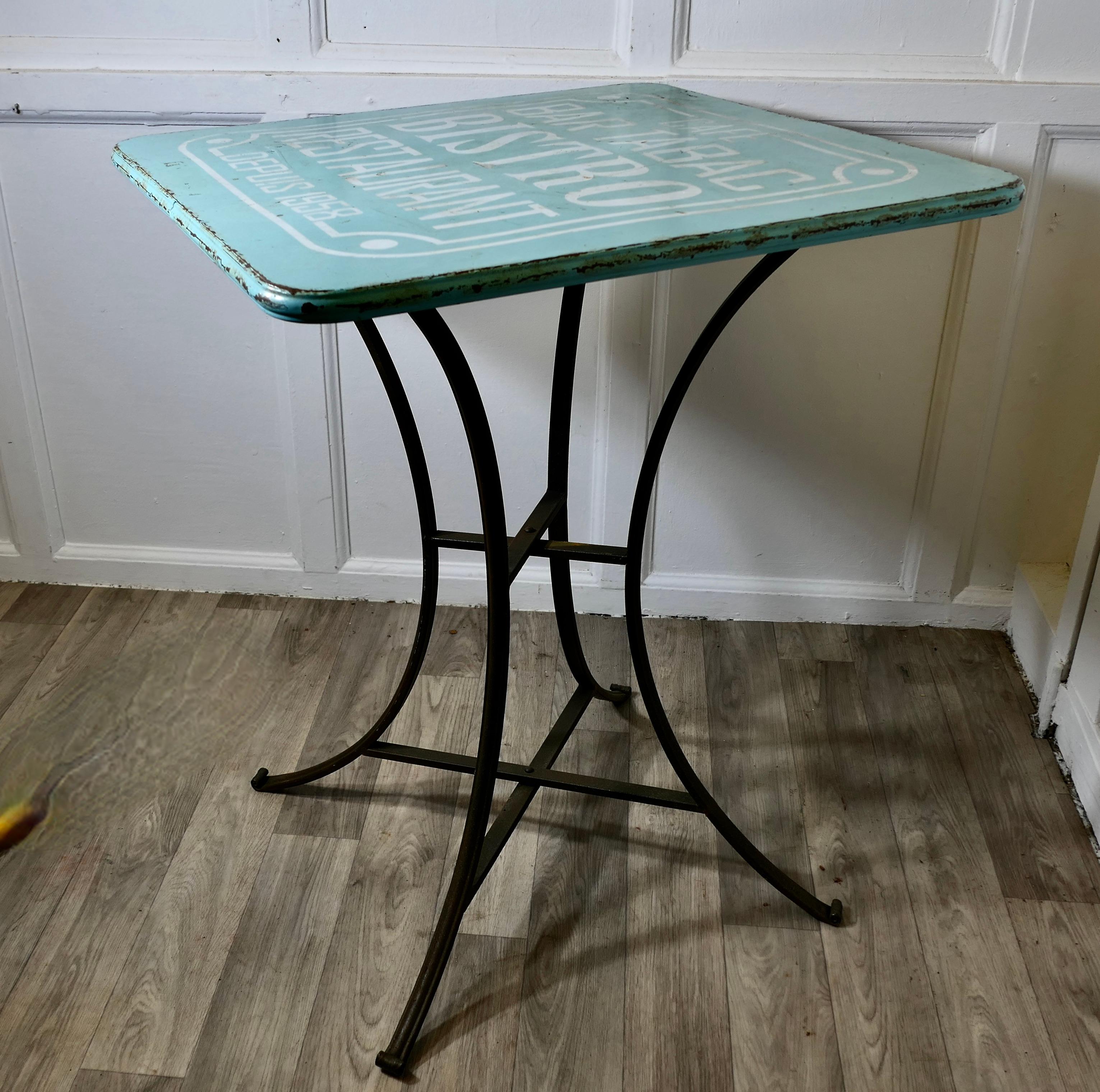 Émail français des années 1950  Table Bistro  Table de bistro française une pièce très amusante en vente 3