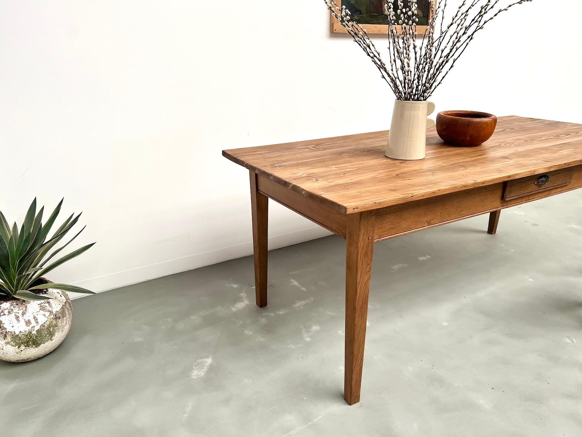 1950's French Farm Table  in oak and pine For Sale 6