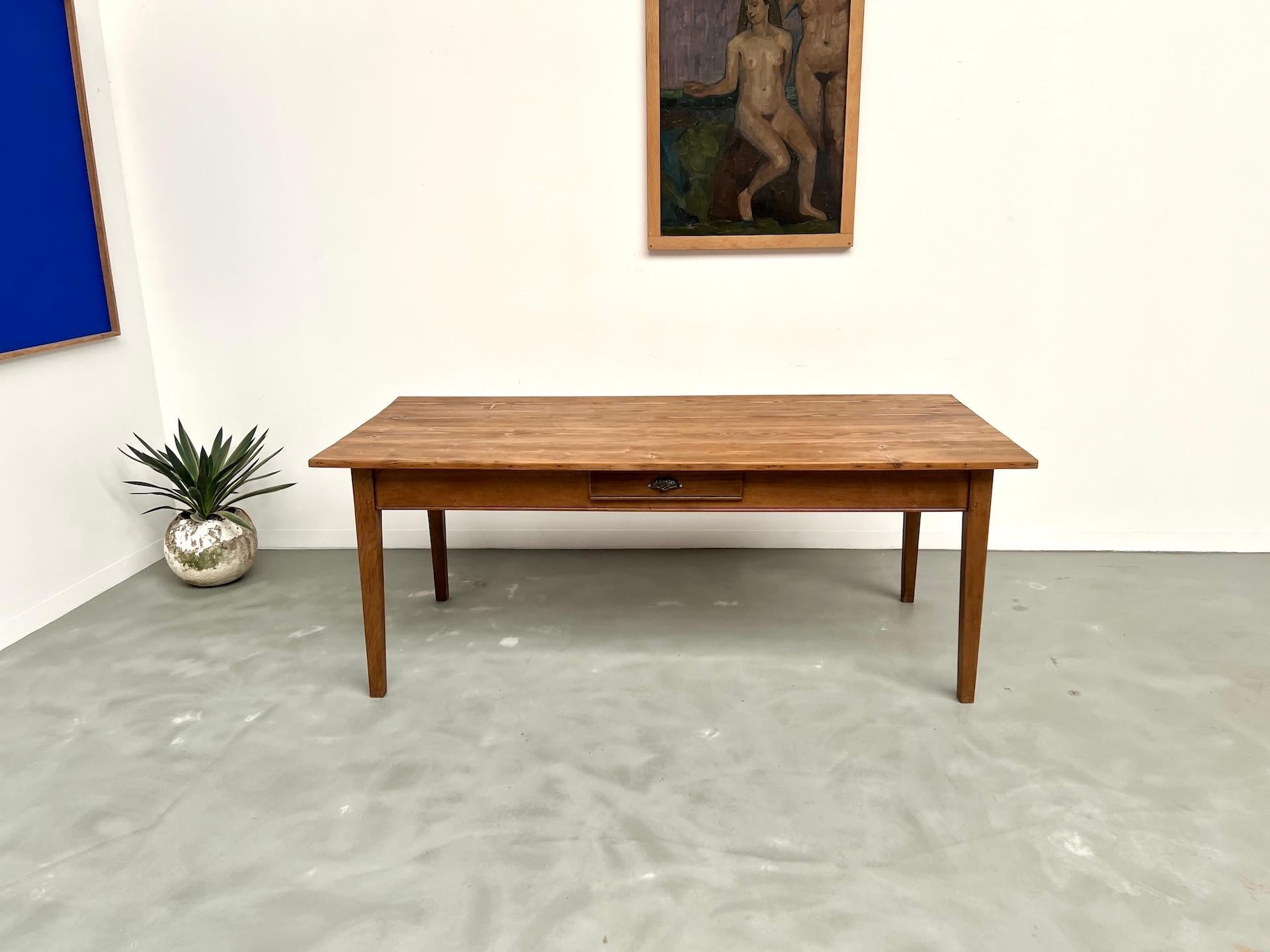 1950's French Farm Table  in oak and pine For Sale 9
