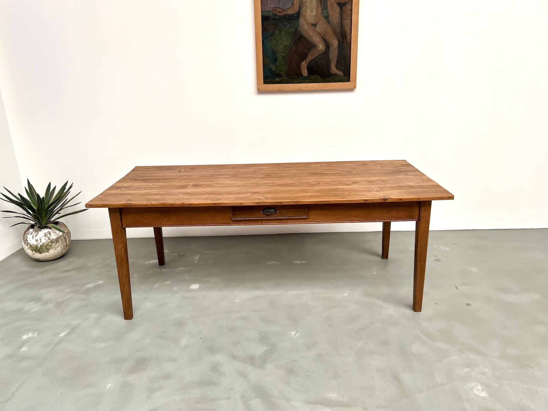 1950's French Farm Table  in oak and pine For Sale 10