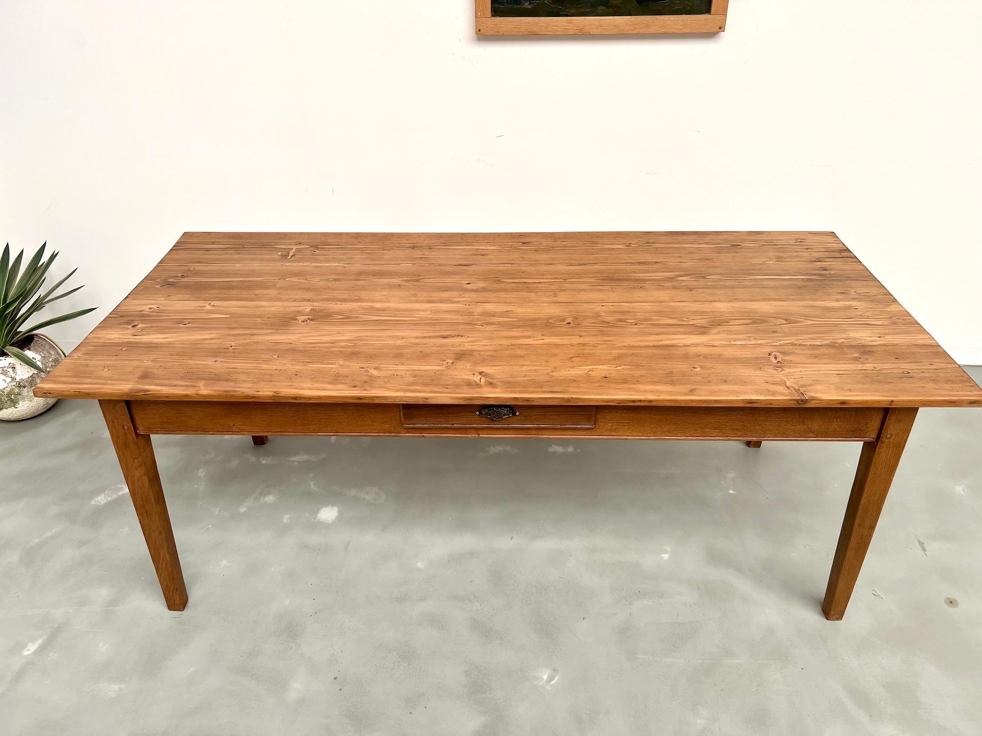 1950's French Farm Table  in oak and pine For Sale 11