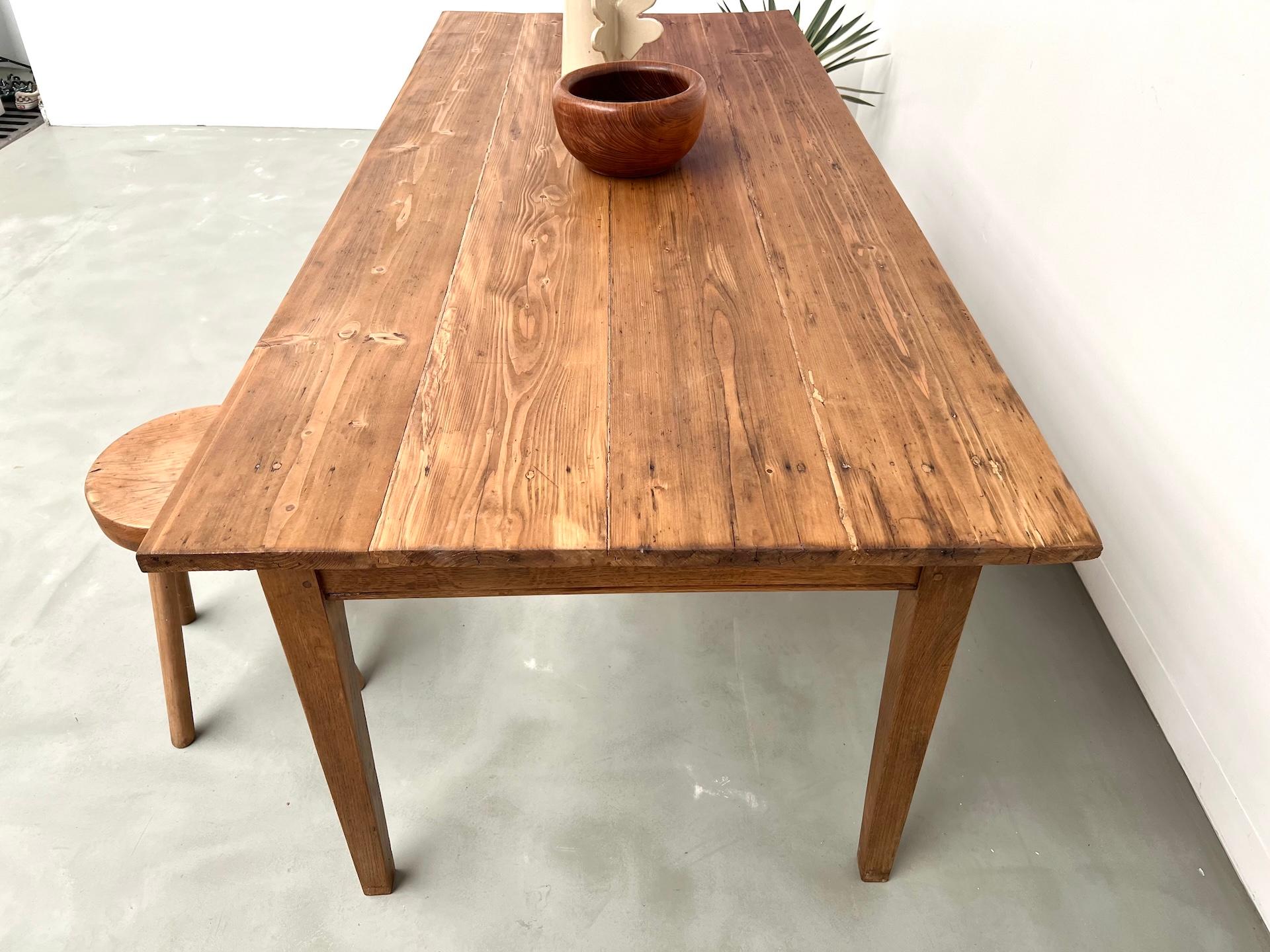 1950's French Farm Table  in oak and pine For Sale 2