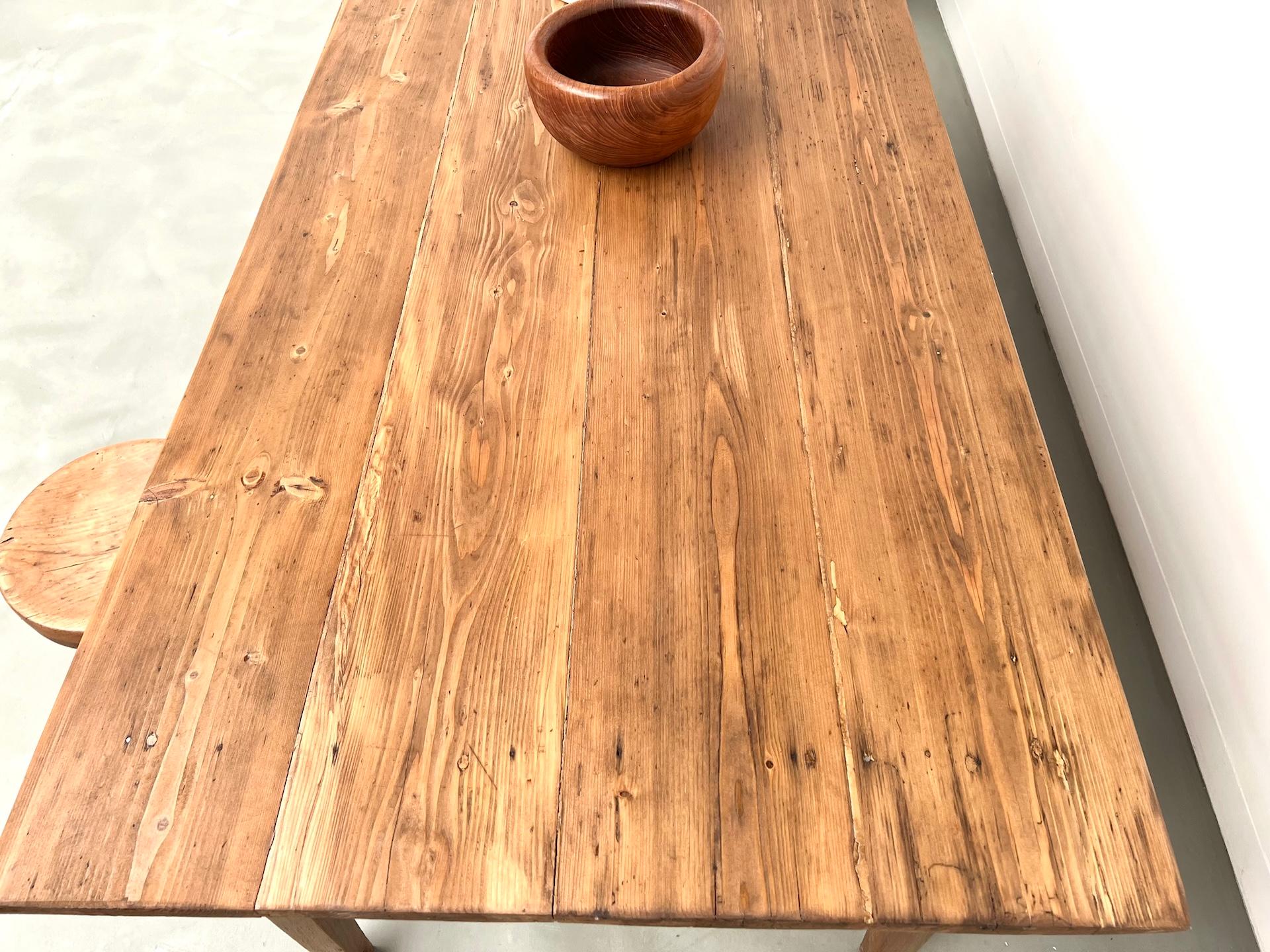 1950's French Farm Table  in oak and pine For Sale 3
