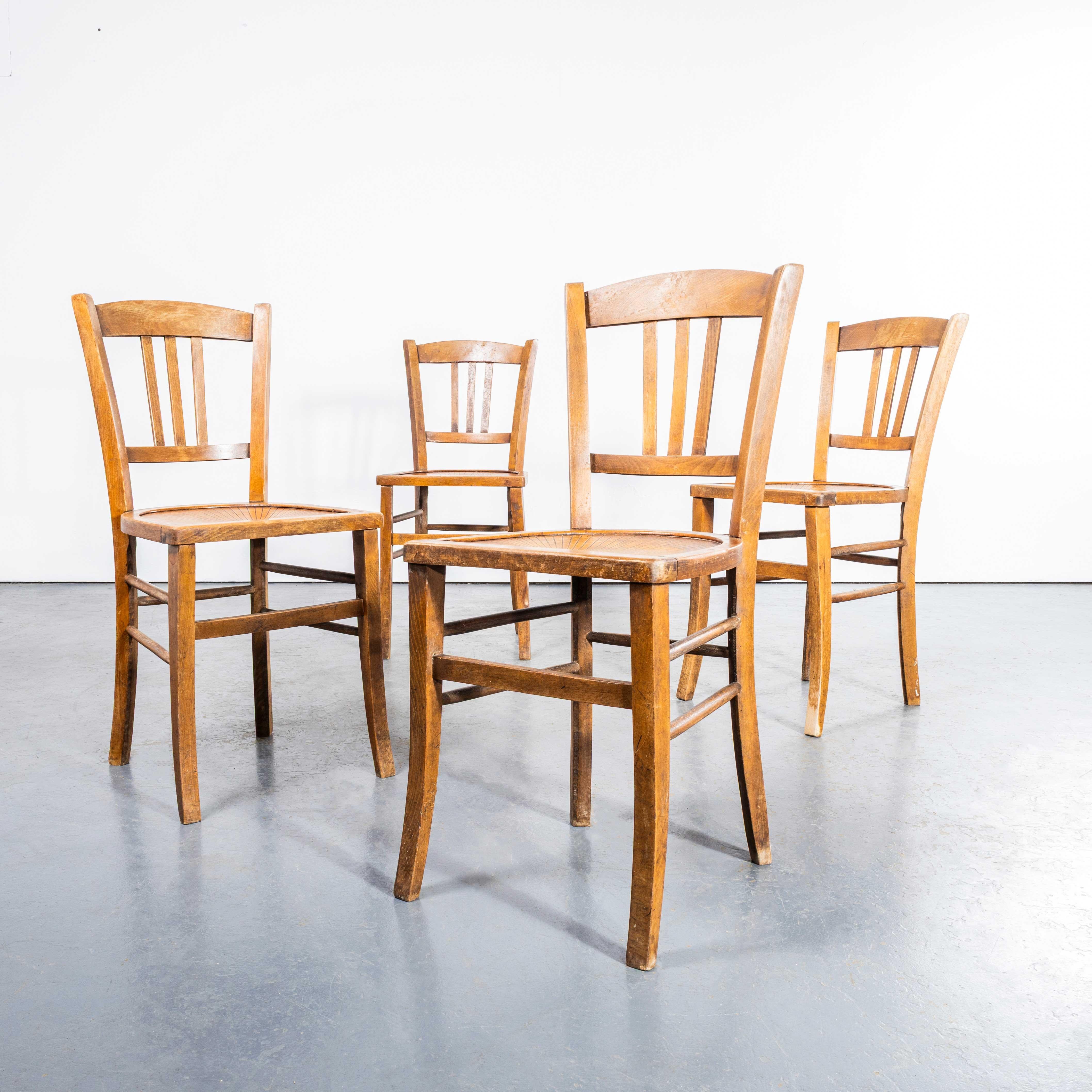 Sillas de comedor de granja francesas de los años 50 con asiento de diseño radial - Juego de cuatro en Bueno estado para la venta en Hook, Hampshire