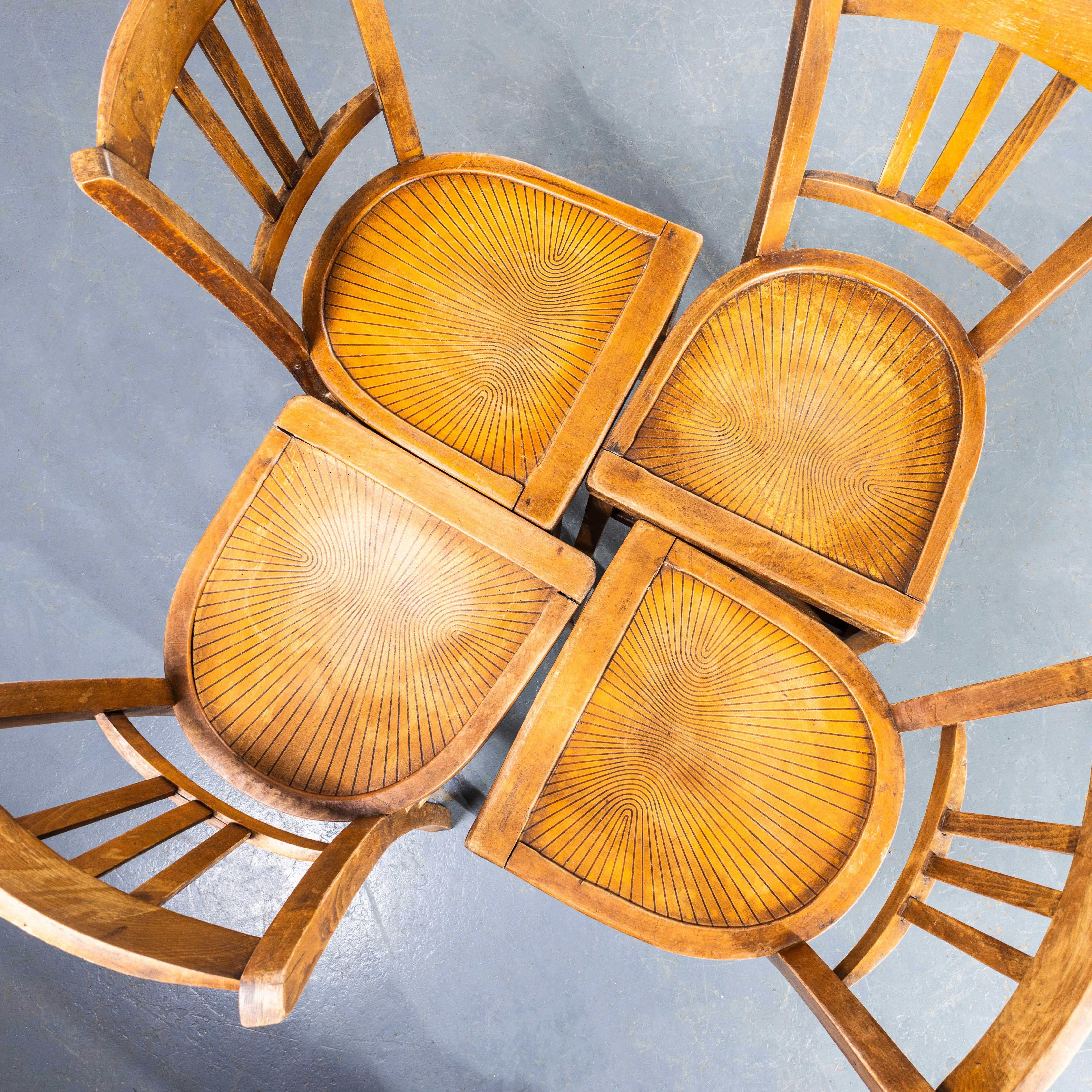 Sillas de comedor de granja francesas de los años 50 con asiento de diseño radial - Juego de cuatro mediados del siglo XX en venta
