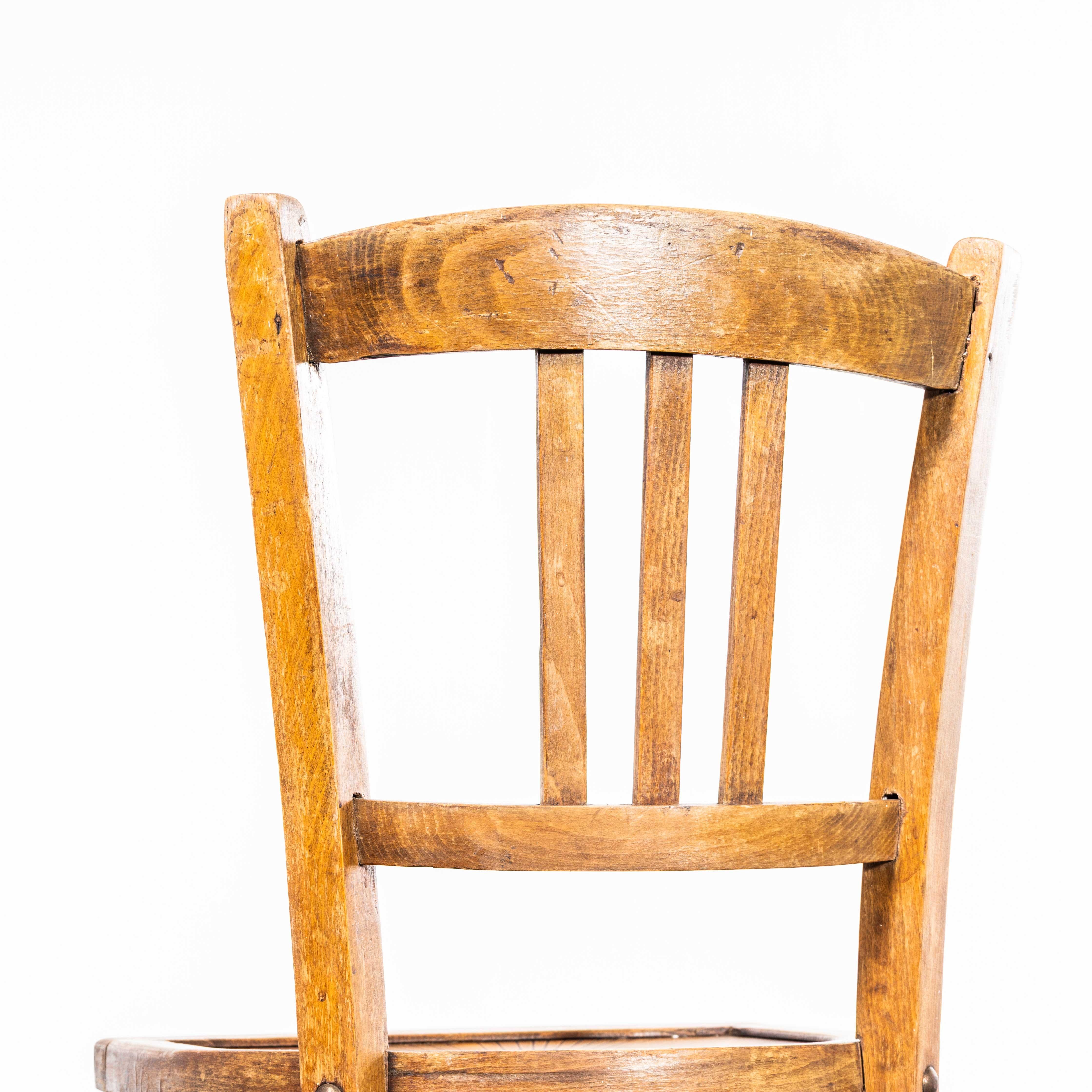 Sillas de comedor de granja francesas de los años 50 con asiento de diseño radial - Juego de cuatro en venta 1