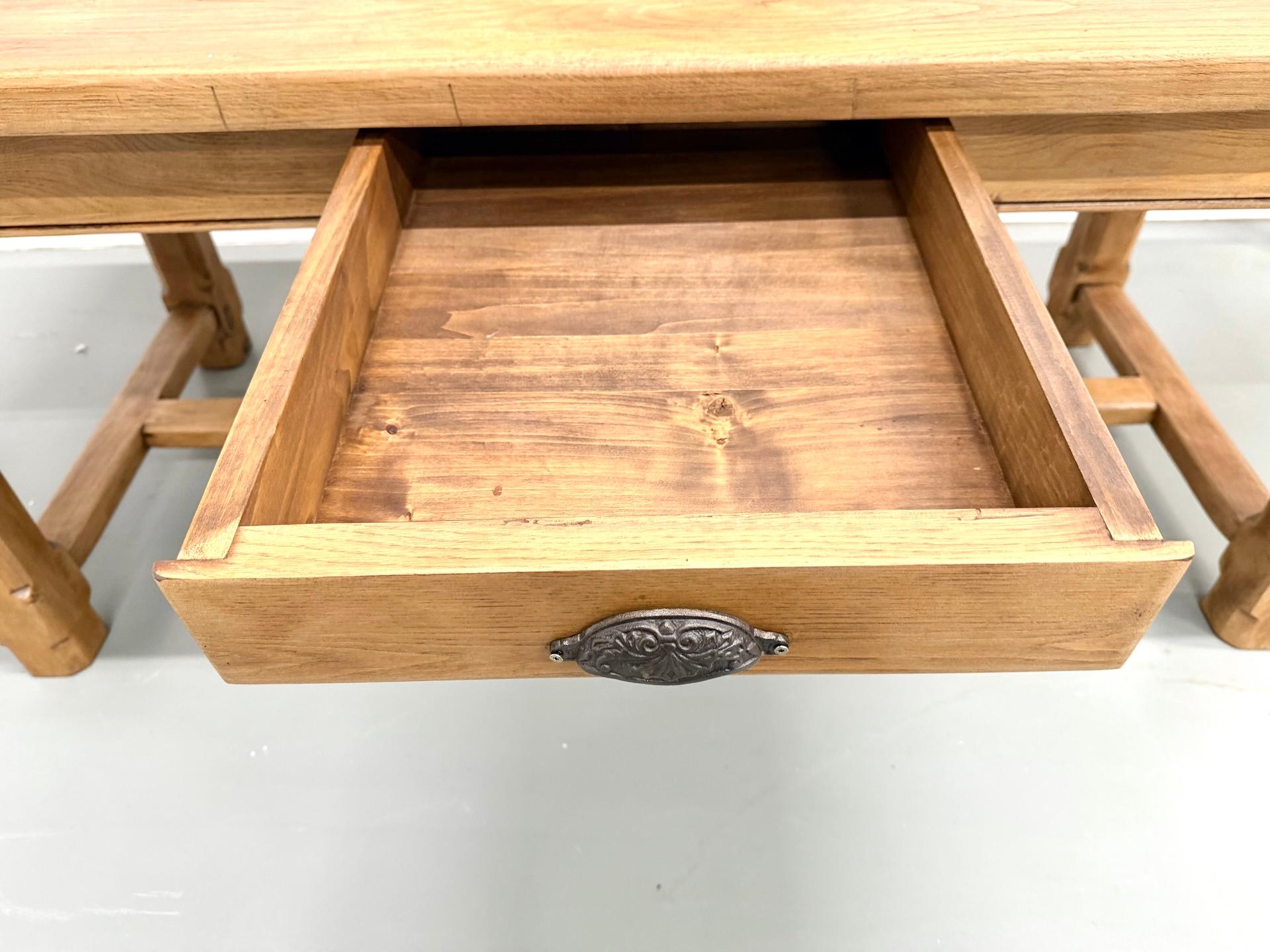 Table de ferme en chêne des années 1950 en vente 3