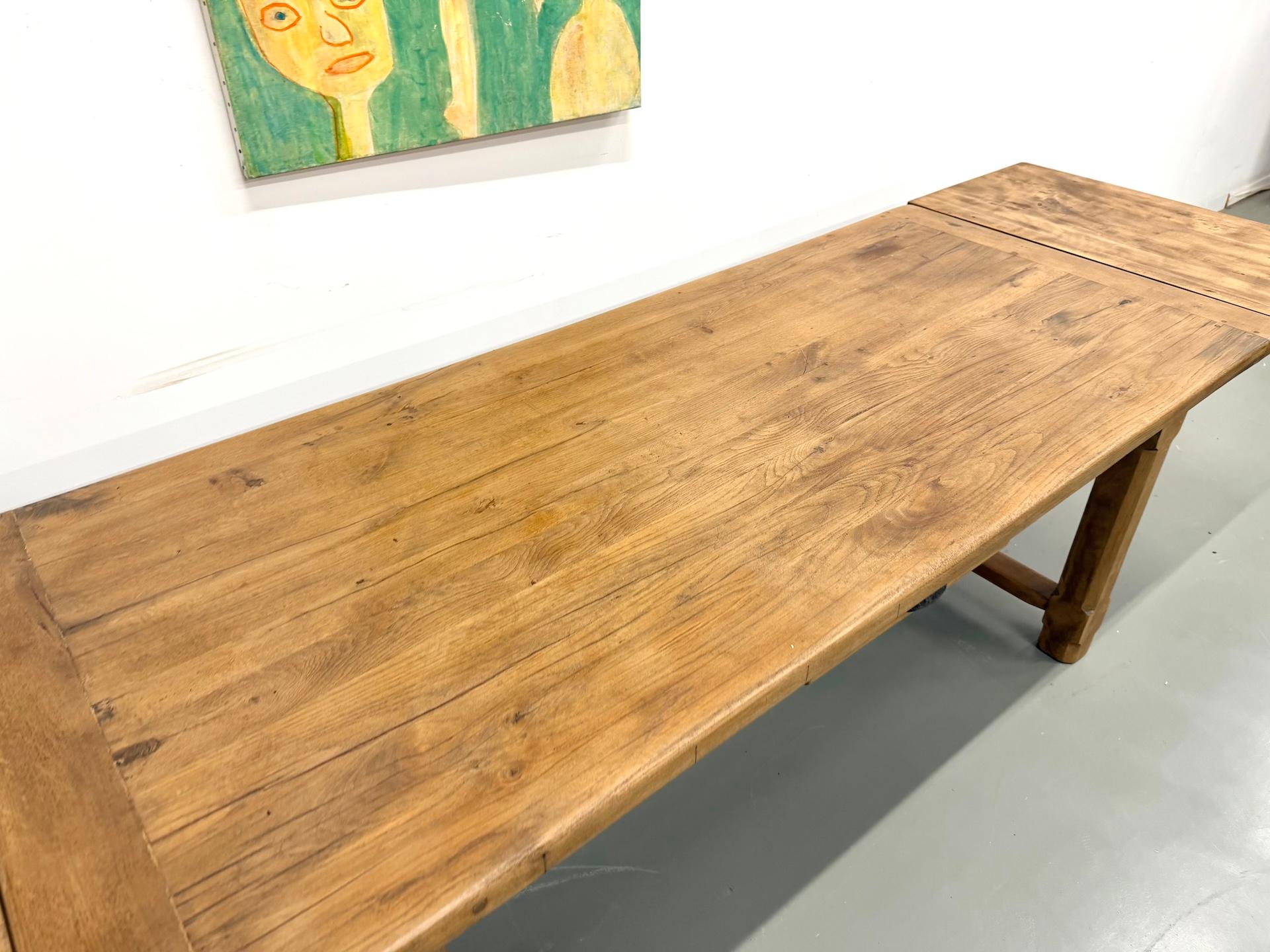 Table de ferme en chêne des années 1950 en vente 7