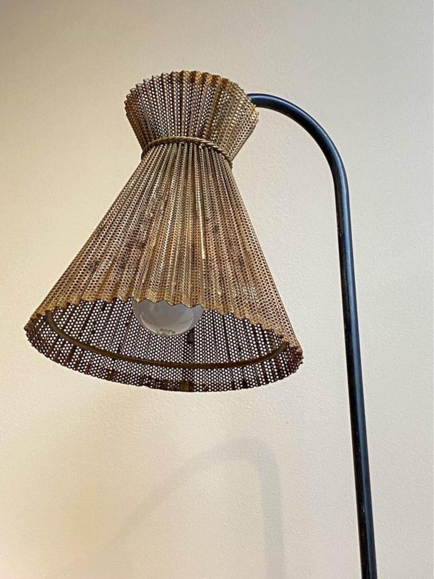 Französische stehlampe aus den 1950er Jahren von Mathieu Matégot (Mitte des 20. Jahrhunderts) im Angebot