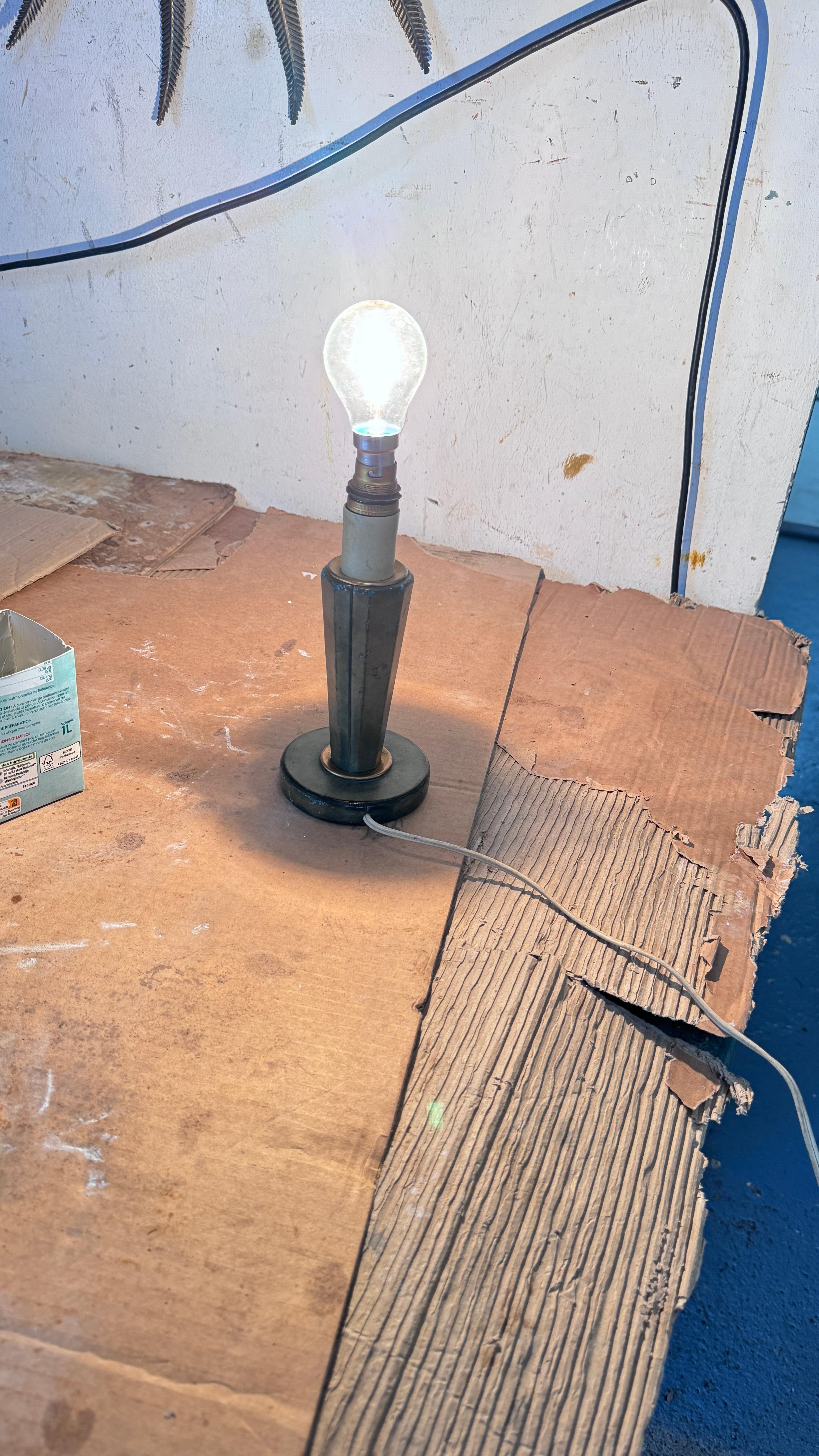 1950s French Green Leather Table Lamp – Brass Details – Jacques Adnet Style In Good Condition For Sale In Auribeau sur Siagne, FR