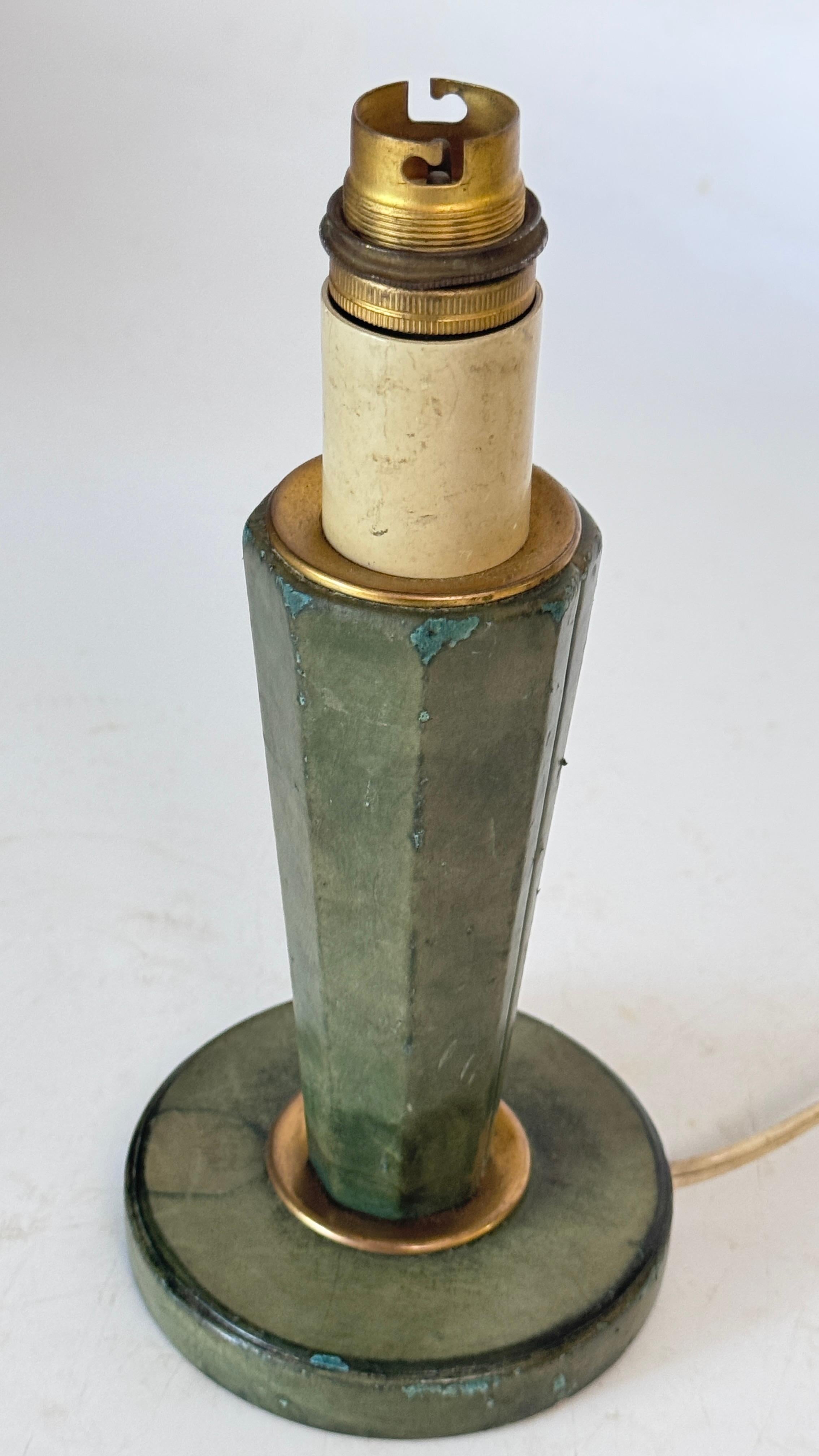 1950s French Green Leather Table Lamp – Brass Details – Jacques Adnet Style For Sale 3