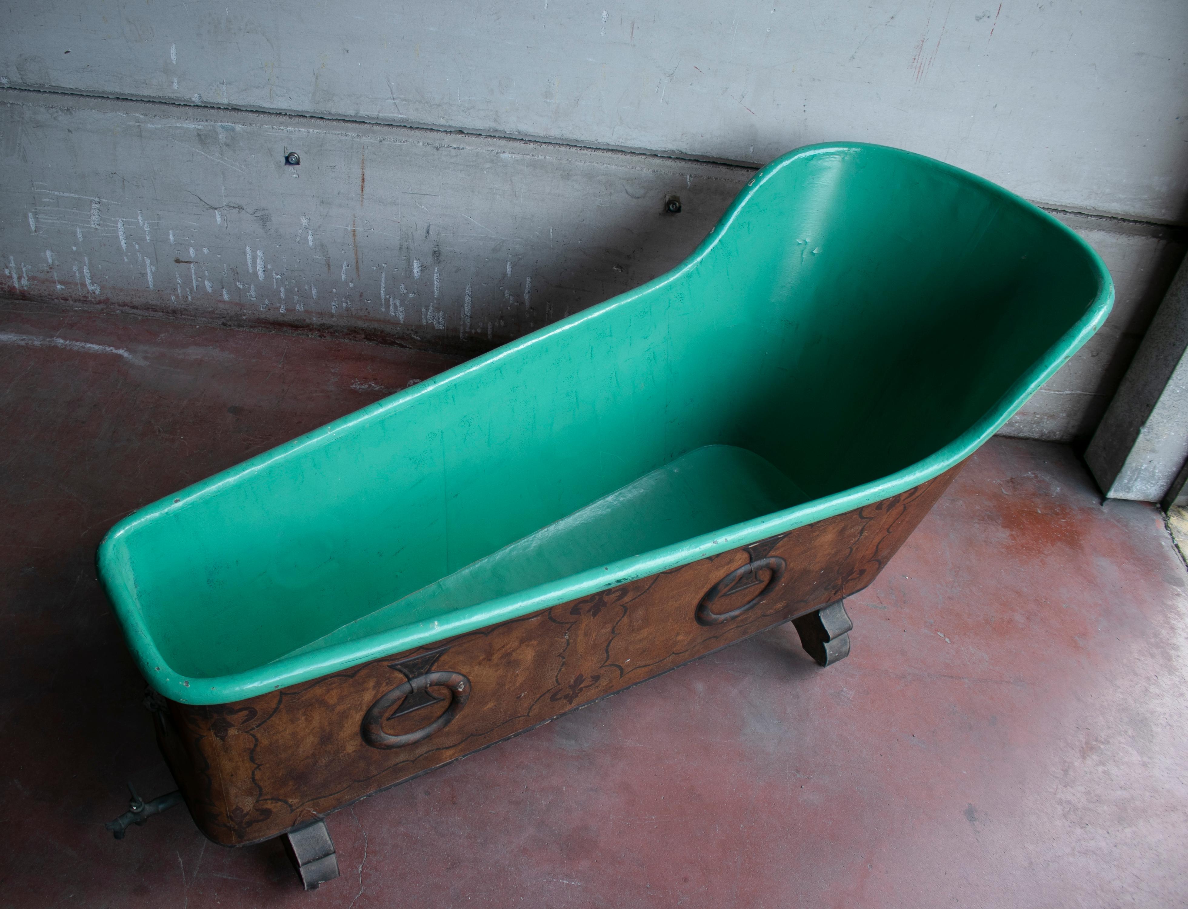 1950s bathtub