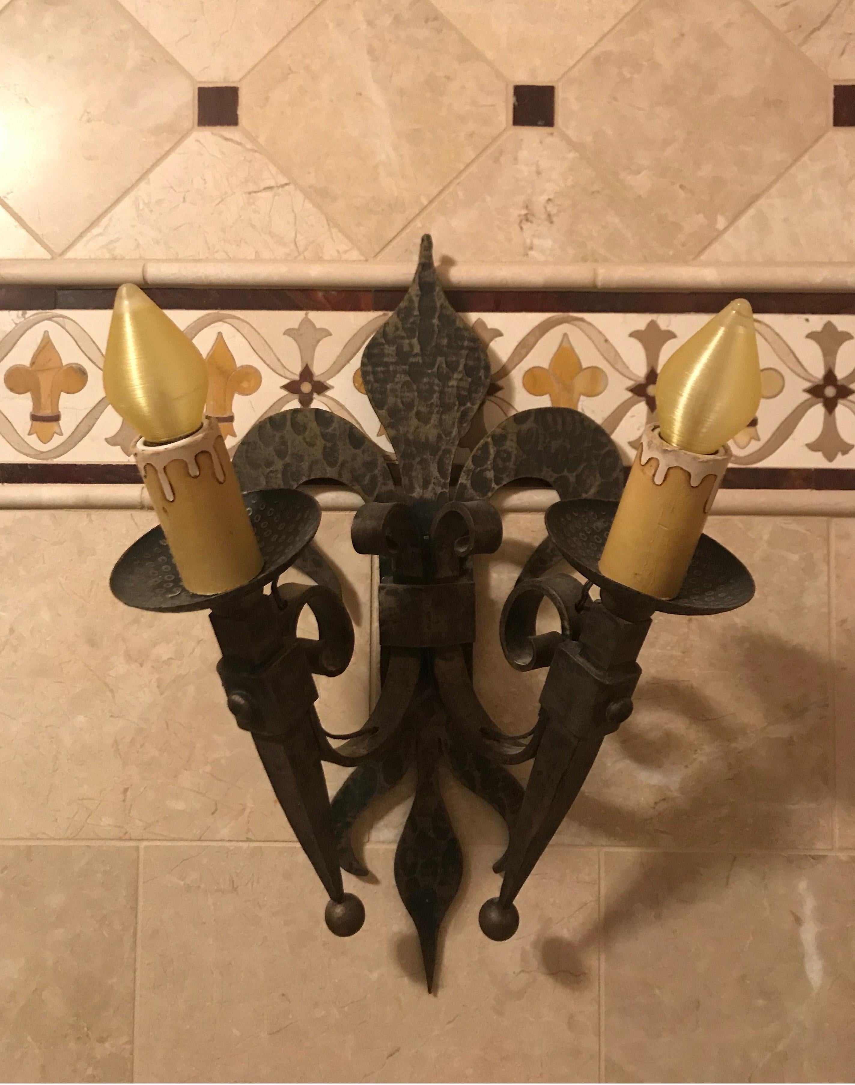 1950s French Hammered Fleur-De-Lys Iron 2-Arm Sconces, a Pair In Good Condition For Sale In Livingston, NJ