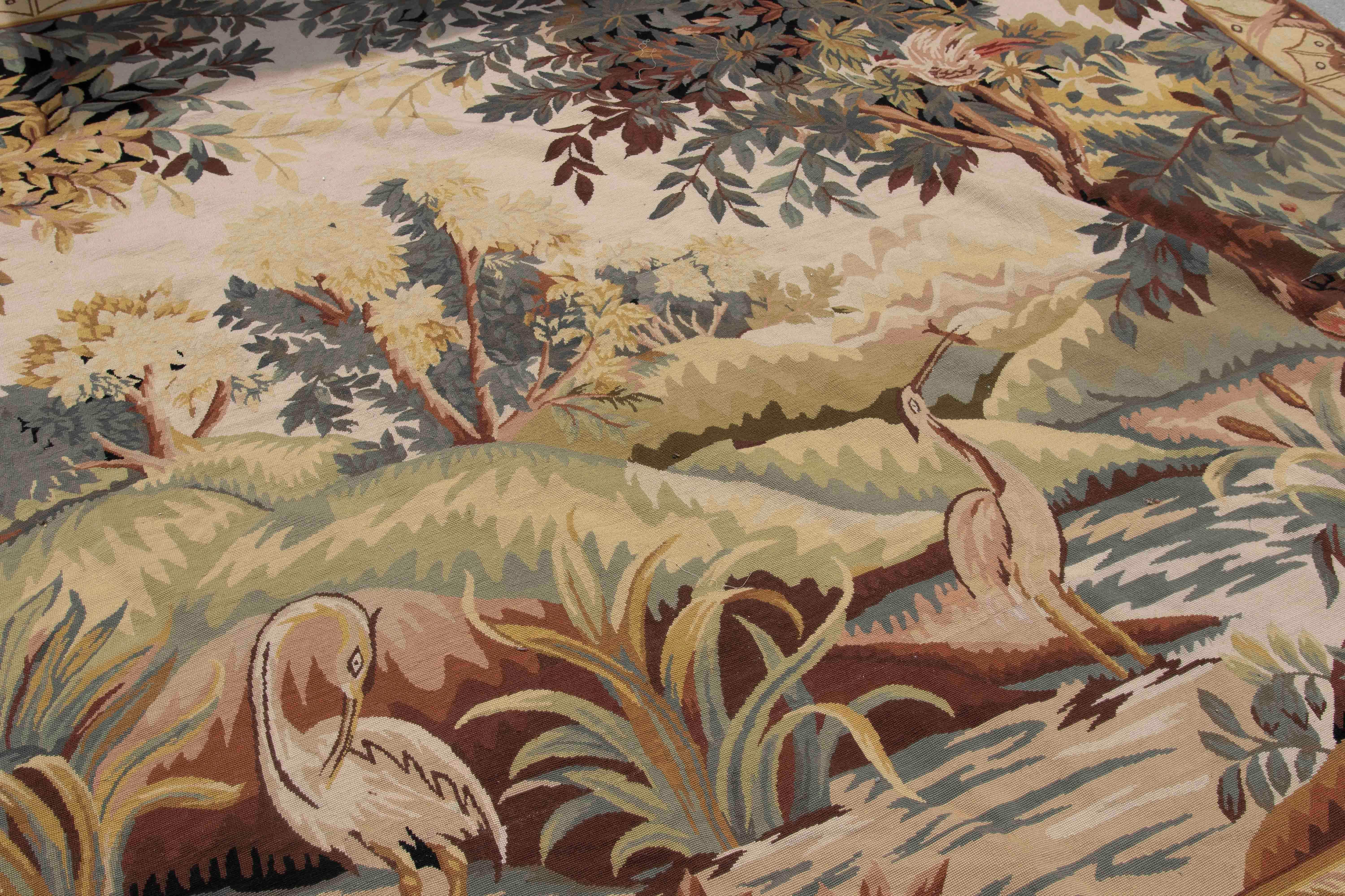 Französischer handgestickter Wandteppich aus den 1950er Jahren mit Landschafts- und Vogeldarstellungen im Angebot 9