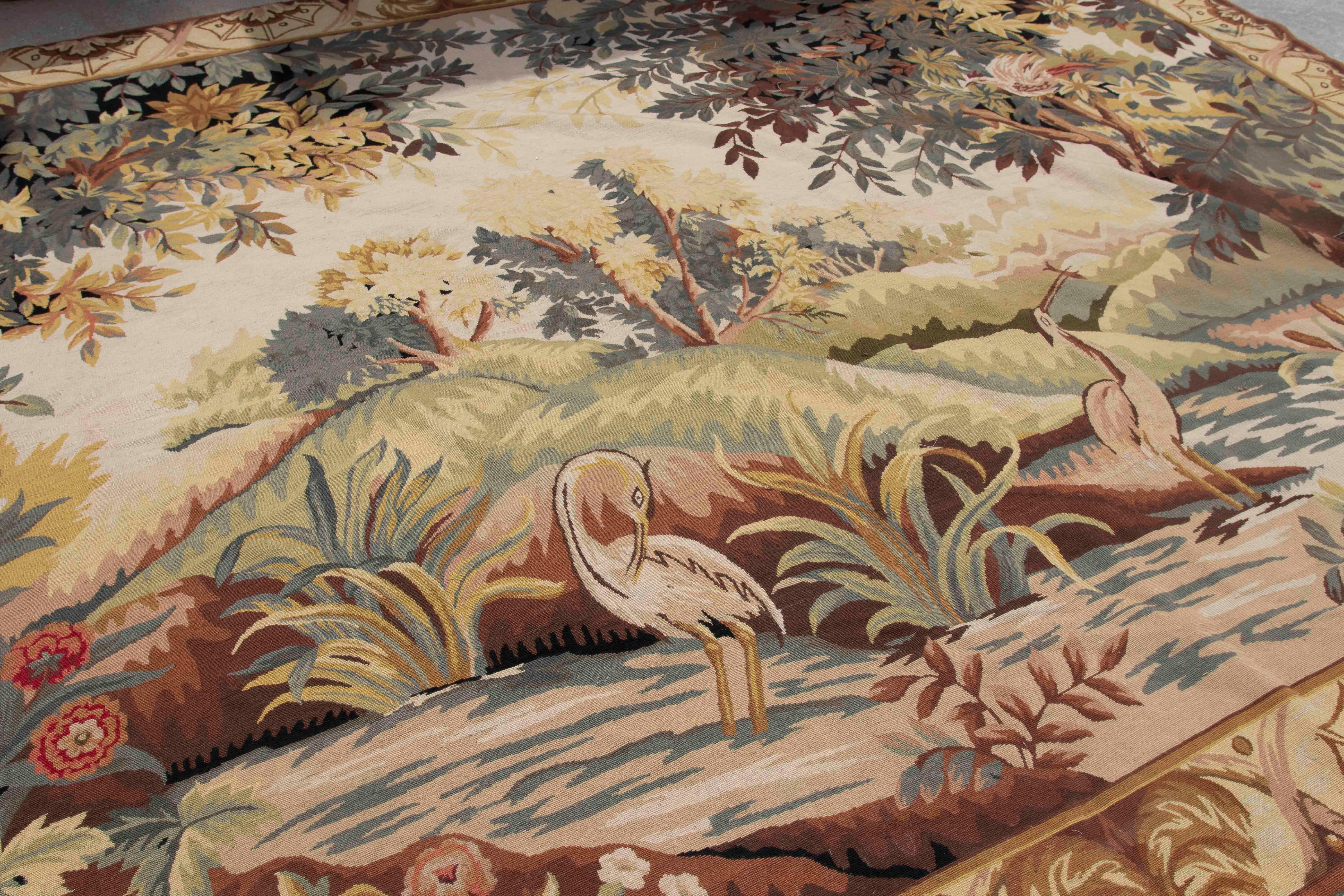Französischer handgestickter Wandteppich aus den 1950er Jahren mit Landschafts- und Vogeldarstellungen im Angebot 3