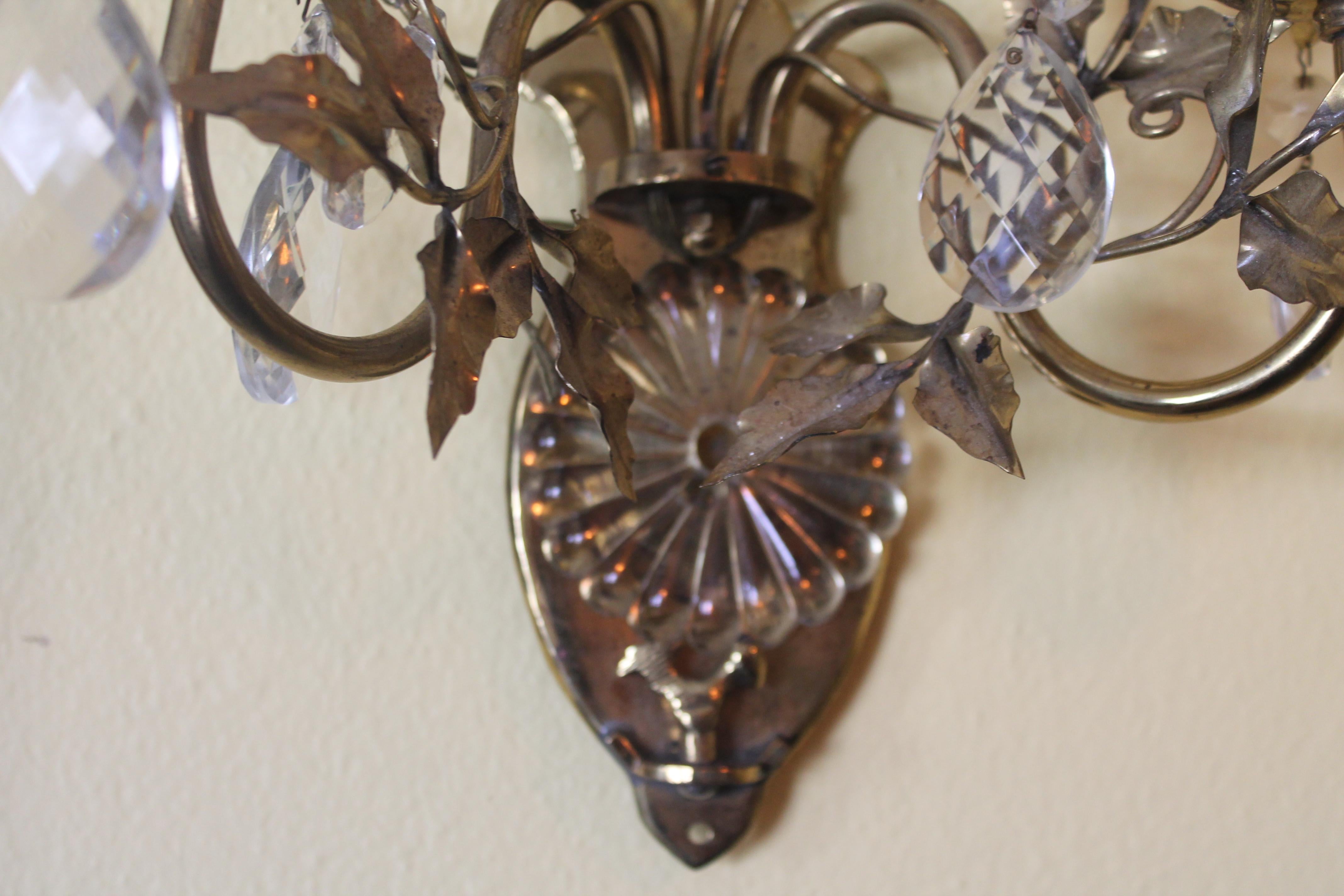 Lampada da parete francese Hollywood Regency del 1950 in ottone/bronzo a forma di fiore con cristallo in vendita 8