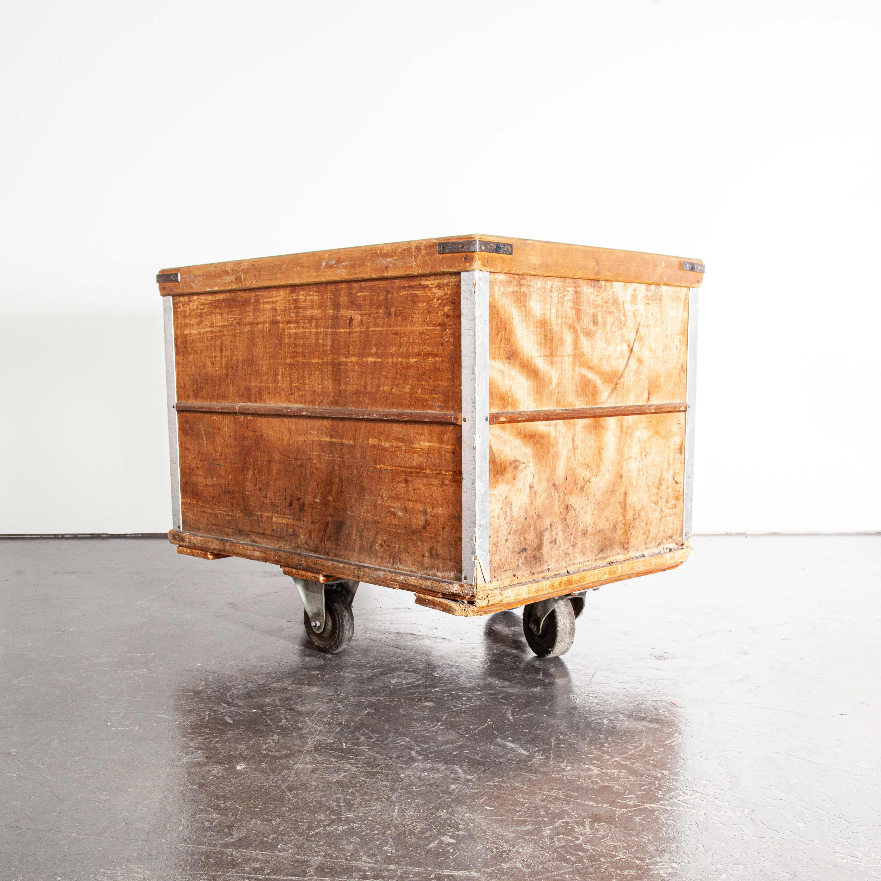 1950s French Industrial Box Trolley, Tricotage Marmoutier For Sale 5