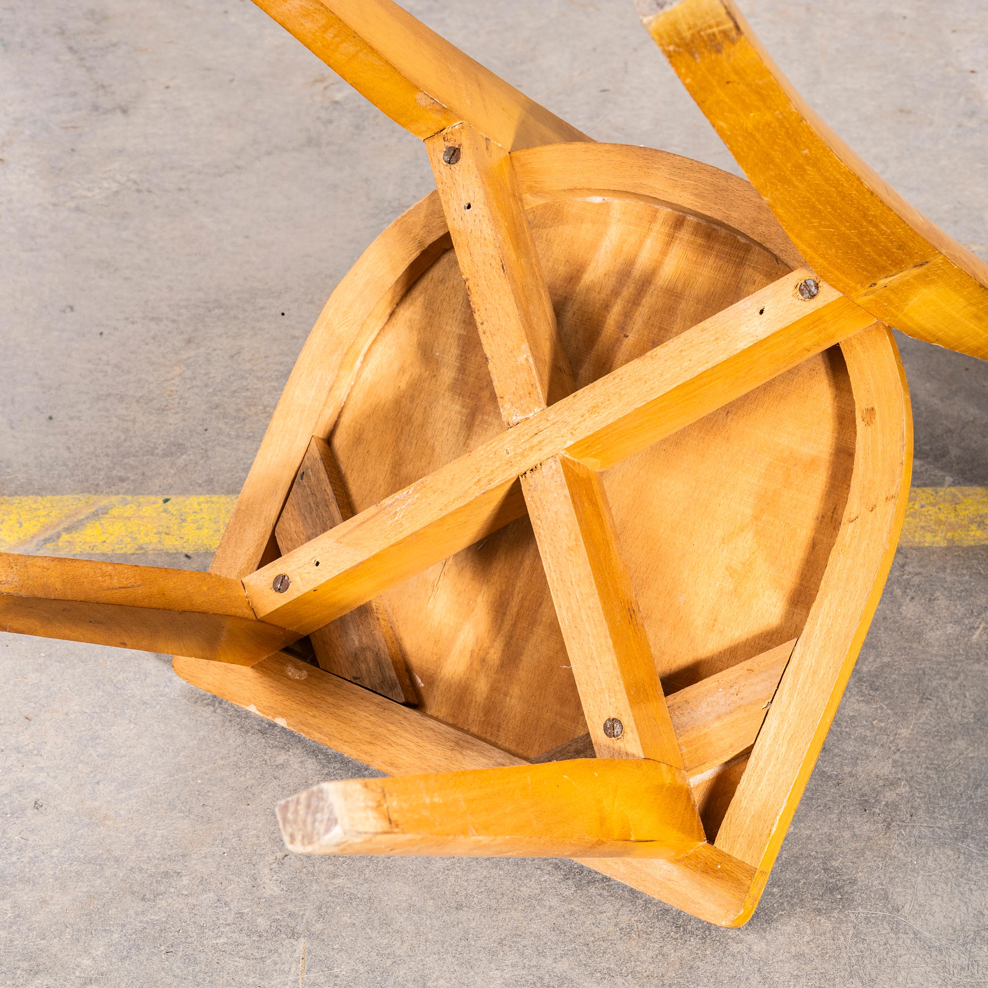 Sillas de comedor francesas Luterma Chapel de madera curvada de los años 50 en venta 6