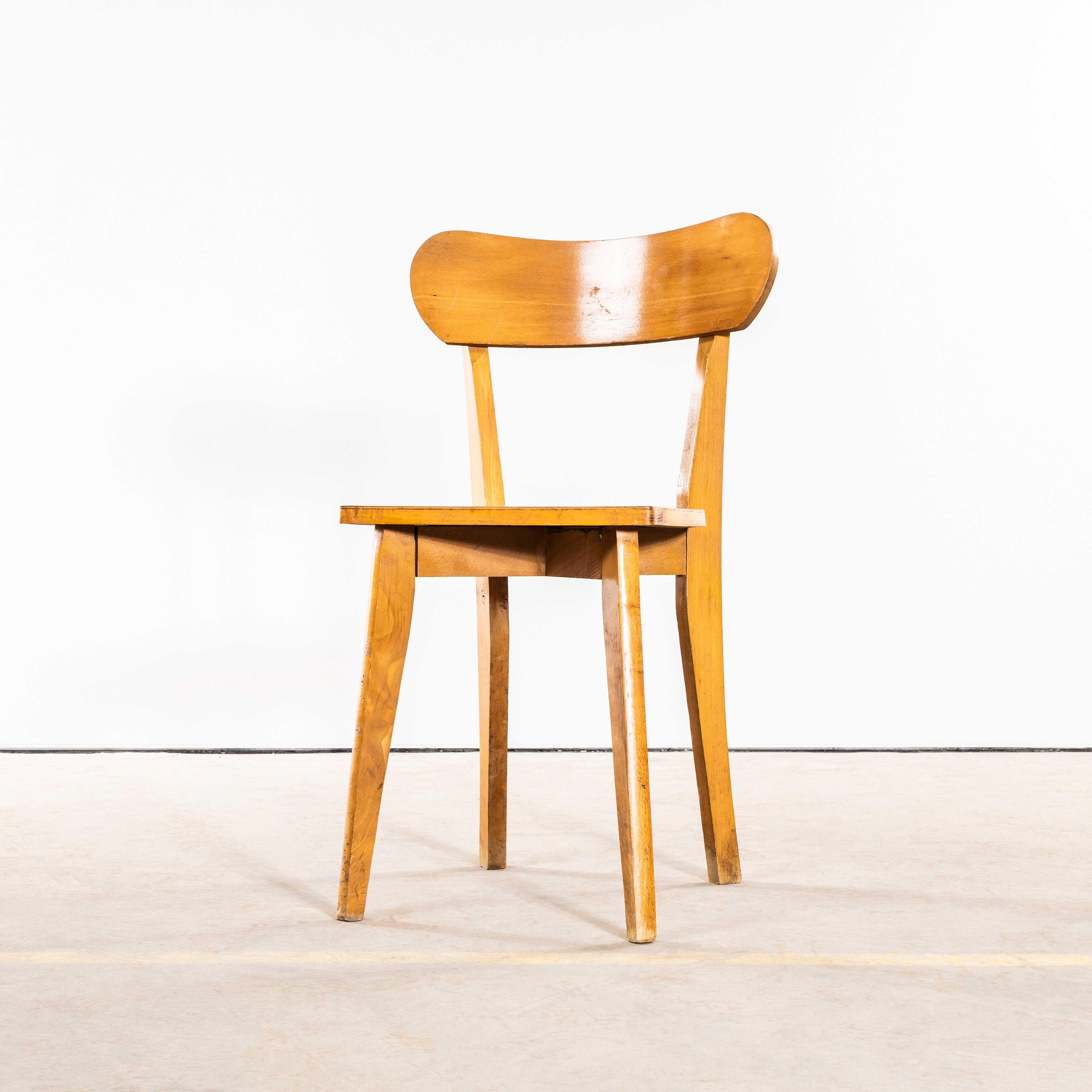 Sillas de comedor francesas Luterma Chapel de madera curvada de los años 50 Francés en venta