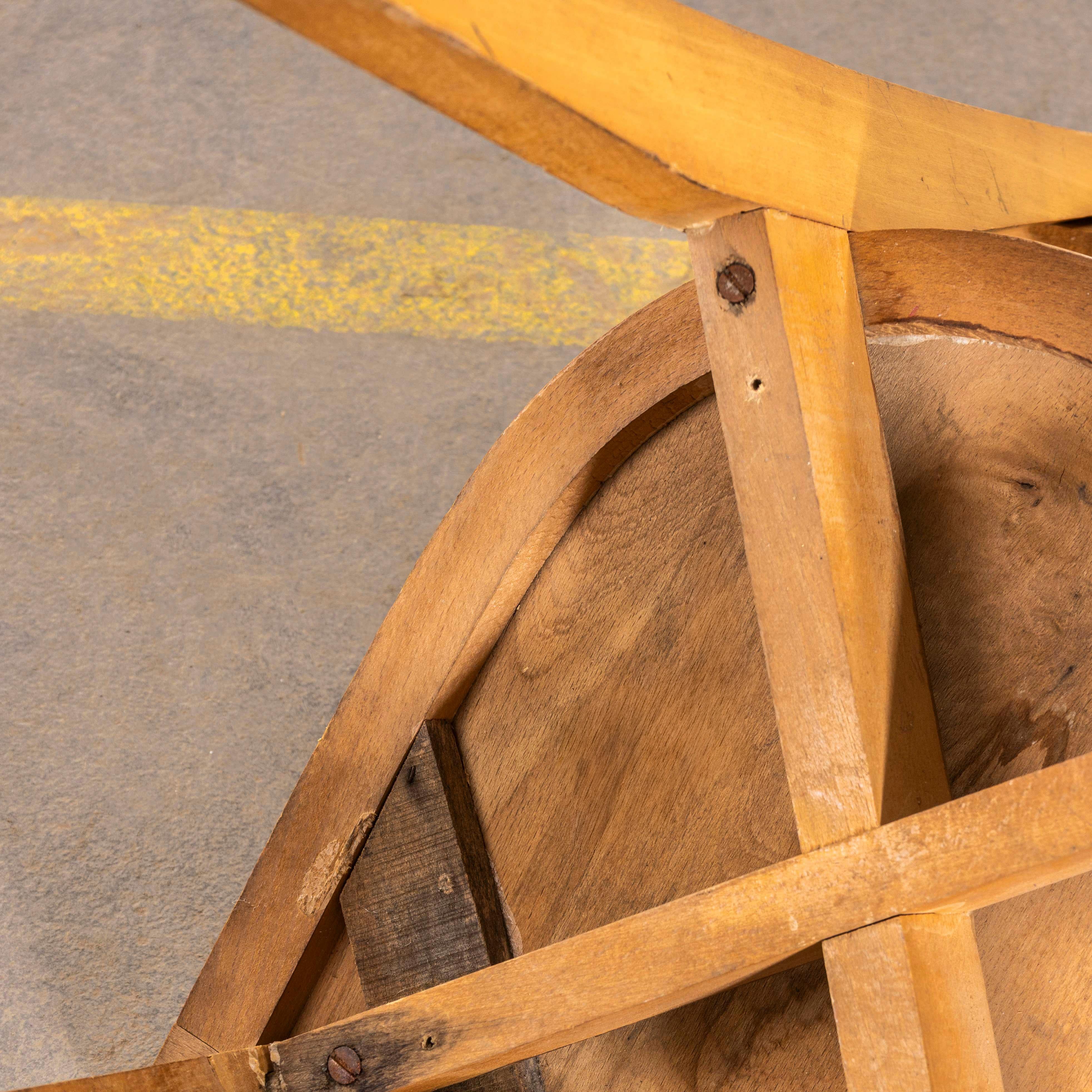 Sillas de comedor francesas Luterma Chapel de madera curvada de los años 50 en venta 2