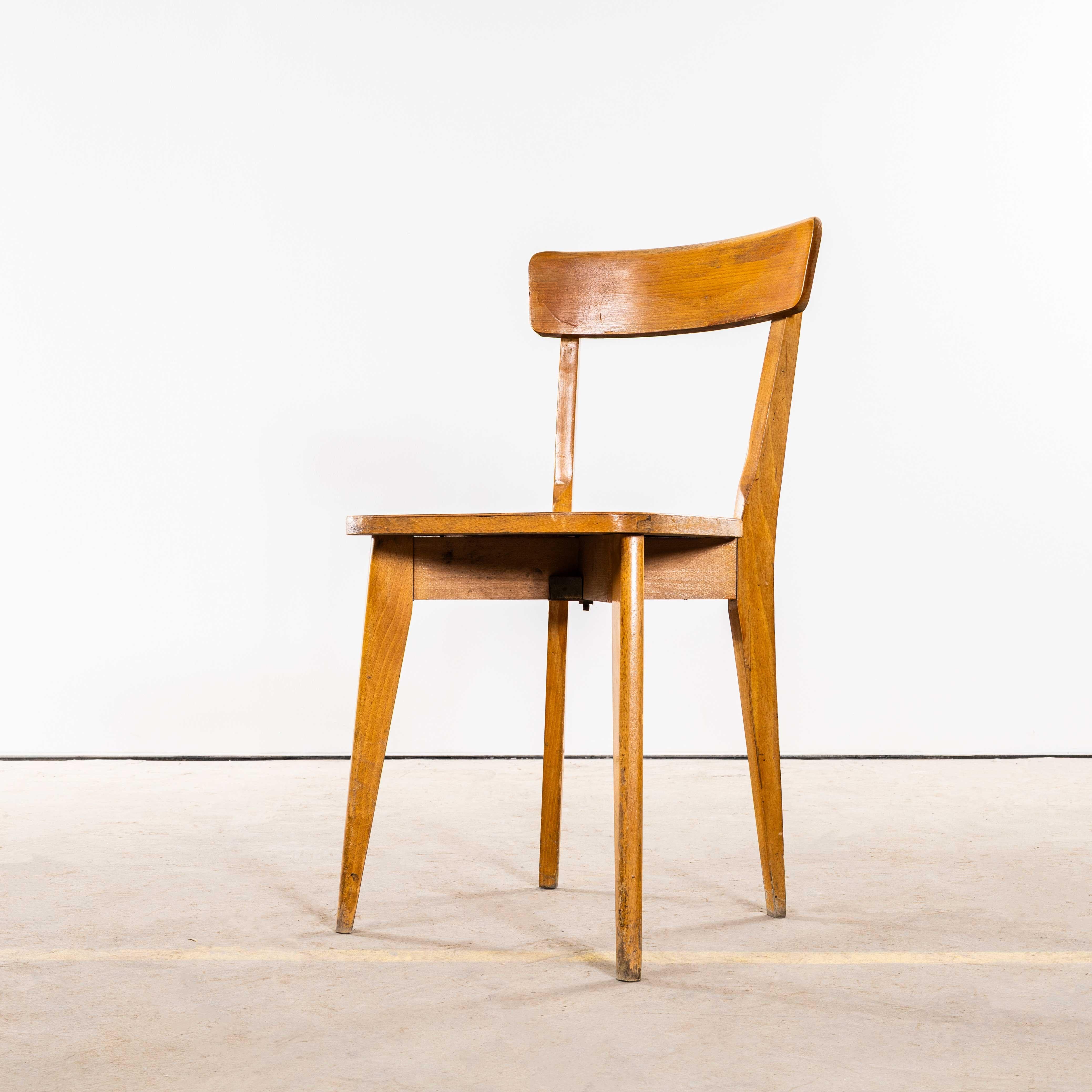 Sillas de comedor francesas Luterma de madera curvada con base en cruz de los años 50 Francés en venta