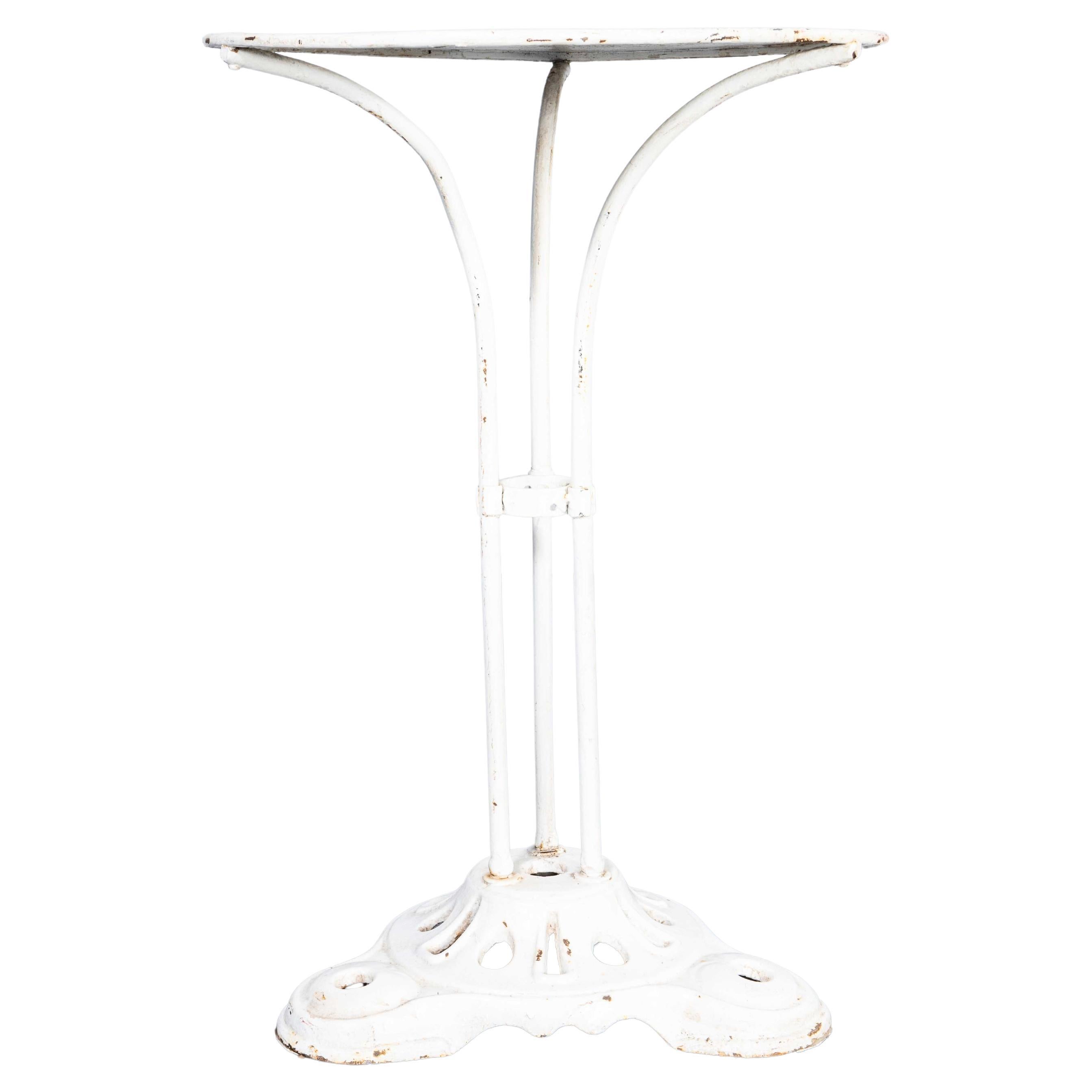 Petite table d'extérieur en métal à pied tripode des années 50, Gueridon