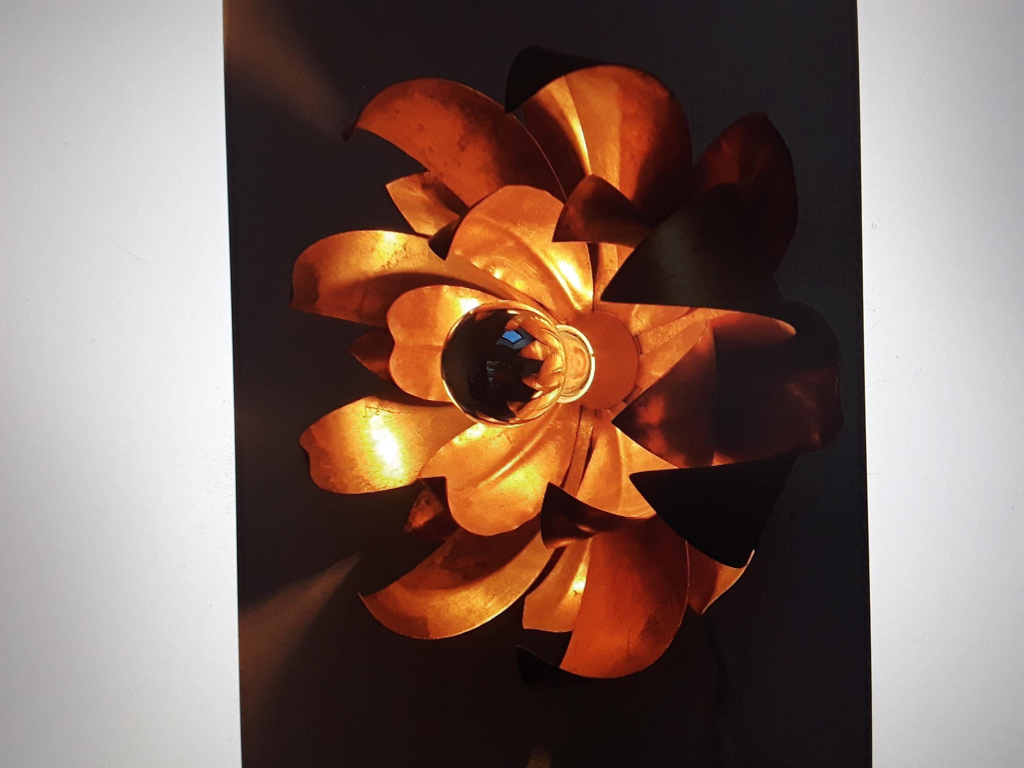Lampada da incasso a soffitto francese del 1950, metà del secolo scorso, con fiori in fiore e dorati in vendita 5