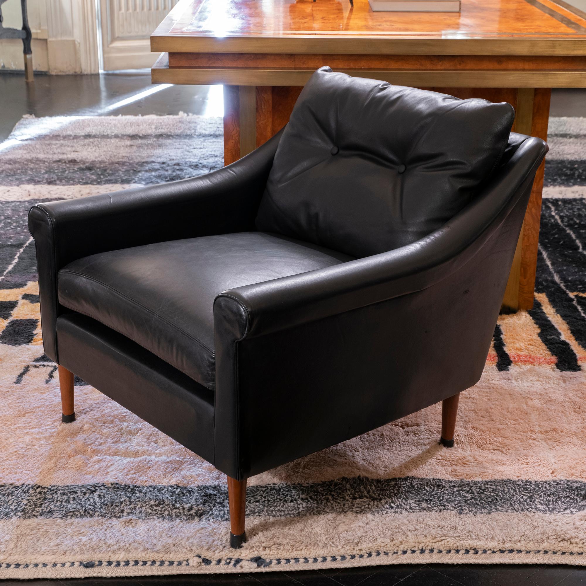 1950s French Mid-Century Modern Pair of Black Leather Armchairs In Good Condition In Firenze, IT