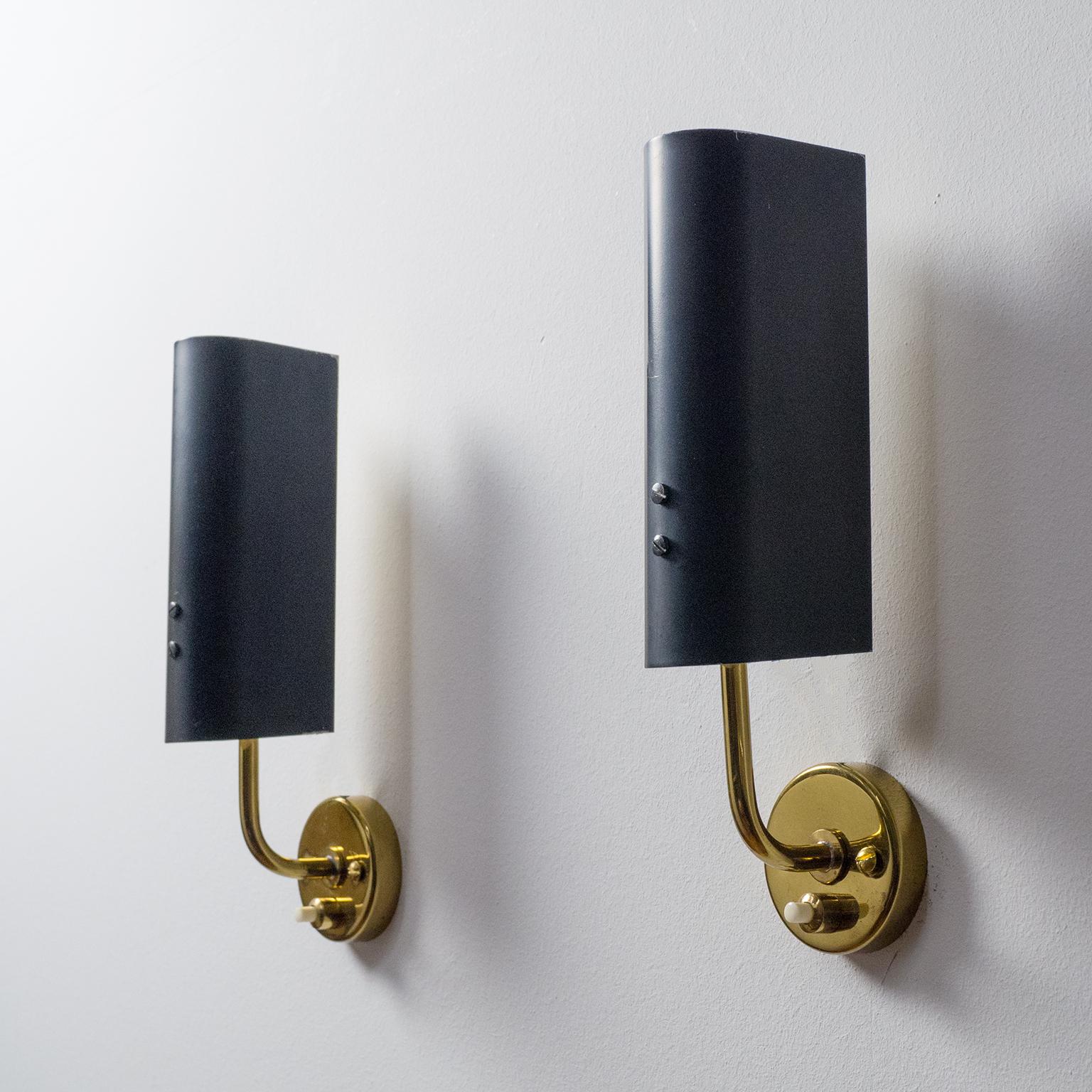 Wonderful pair of French modernist wall lights by Disderot, 1950s. Compact in size these are very versatile: The shades can be rotated 360º and the same goes for the entire unit, allowing for a multitude of positions and uses. Very good original