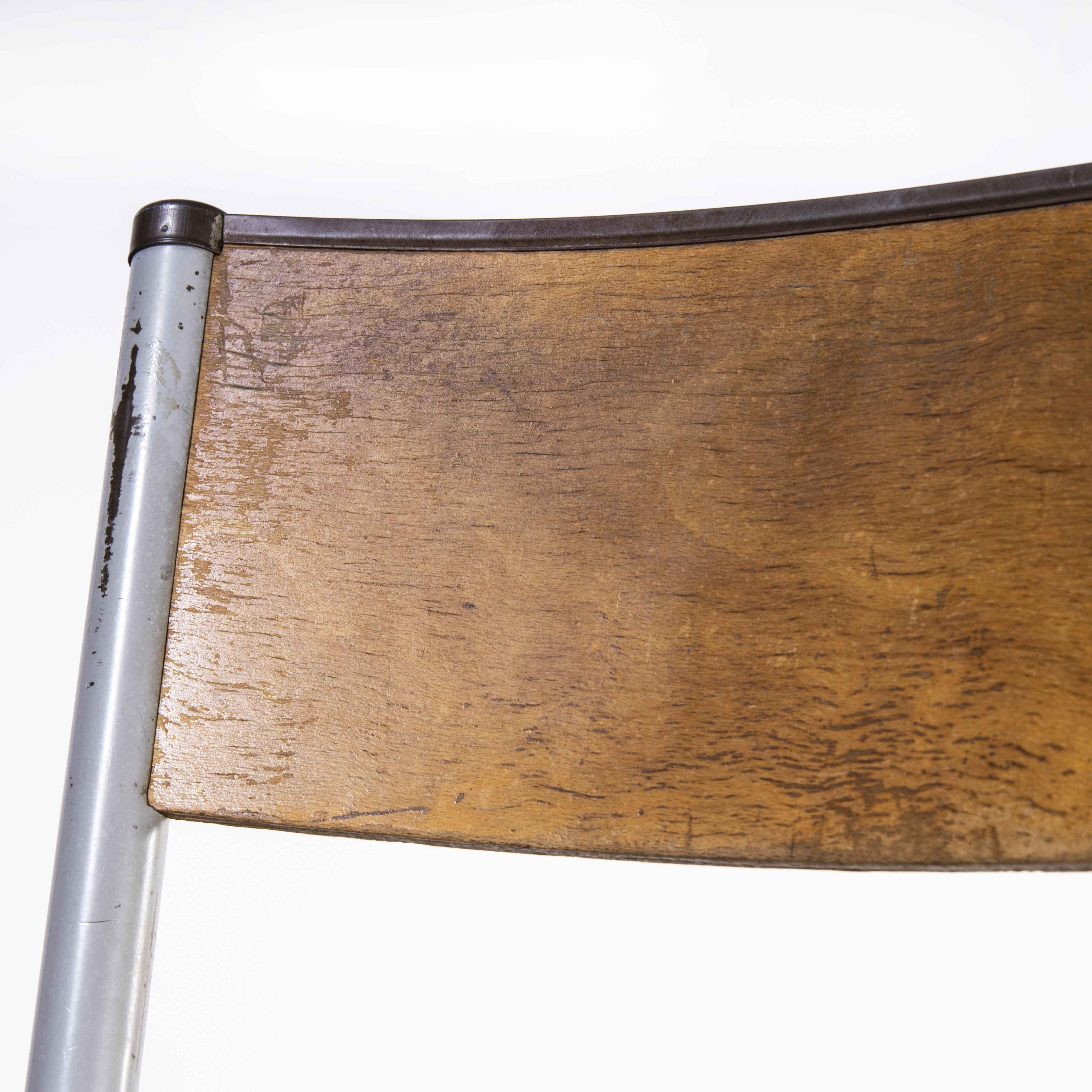 Chaises de salle à manger d'école françaises Mullca à pieds gris des années 1950, ensemble de treize pièces en vente 3