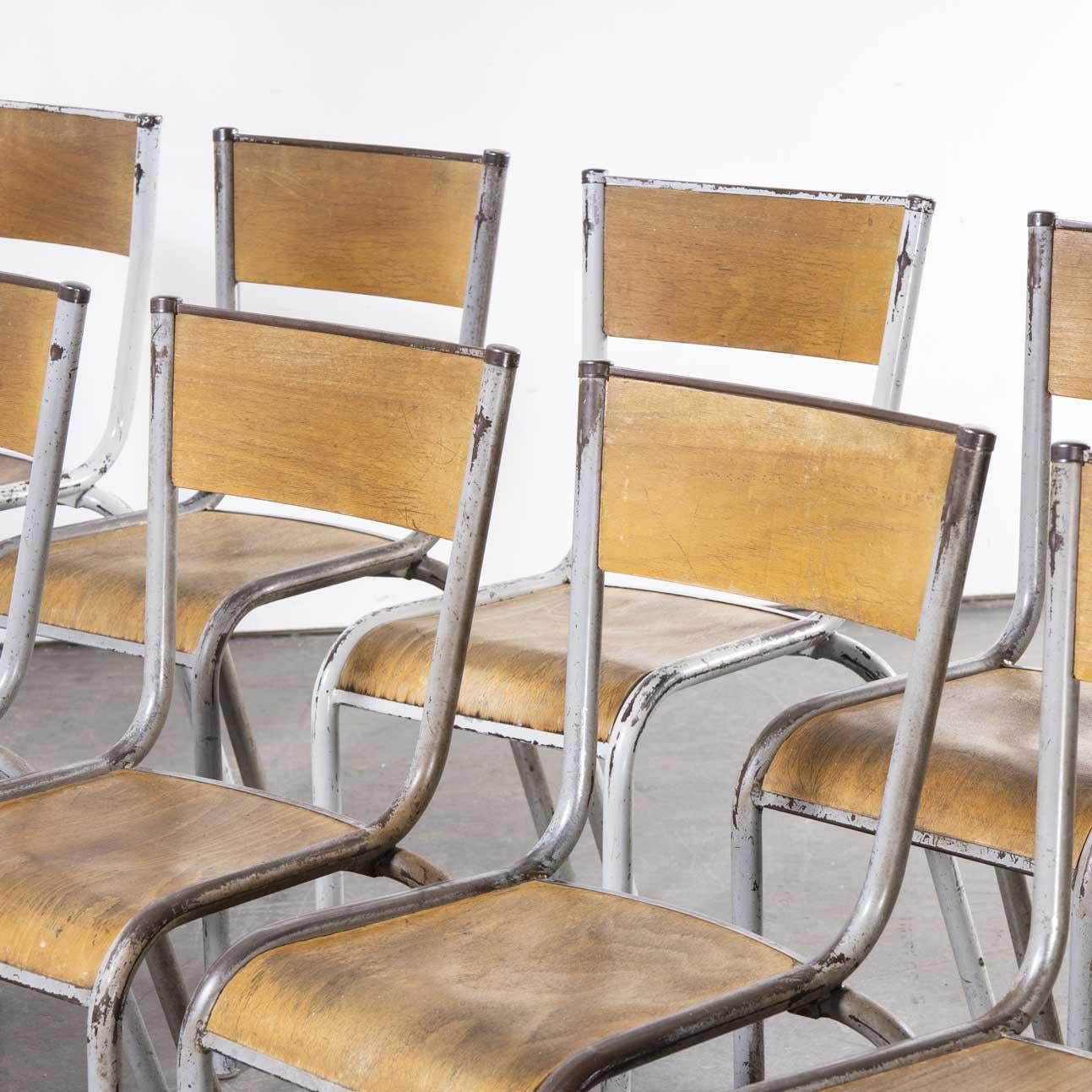 1950er Jahre Französisch Mullca Hellgraue stapelbare Esszimmerstühle - Satz von zehn Stühlen (Birke) im Angebot
