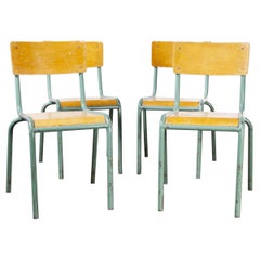 chaises empilables en mullca des années 1950:: modèle 510/1 vert menthe:: lot de quatre