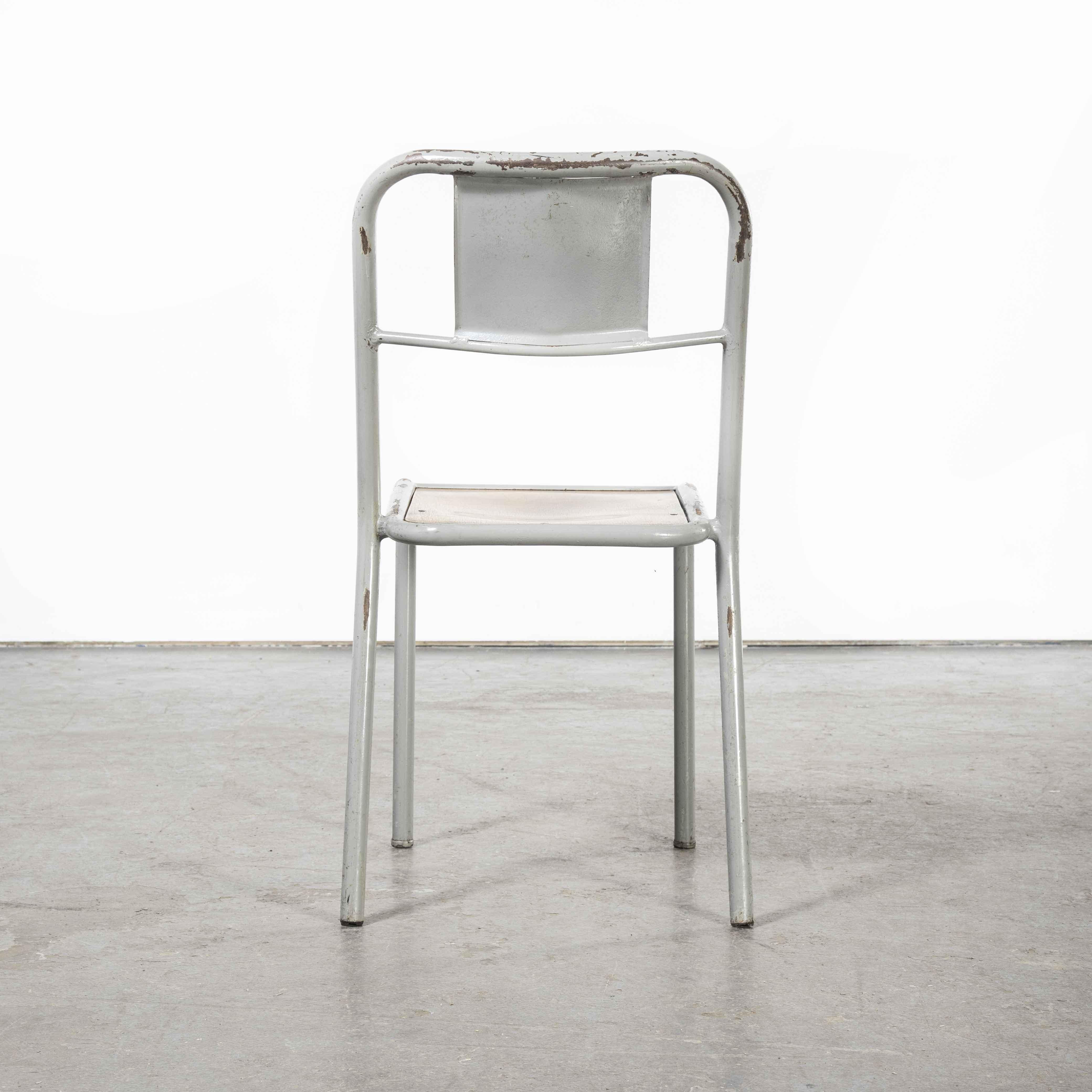 1950er Jahre Französische Mullca Stapel-Esszimmerstühle Grau mit Holzsitz, Satz von acht Stühlen im Zustand „Gut“ im Angebot in Hook, Hampshire